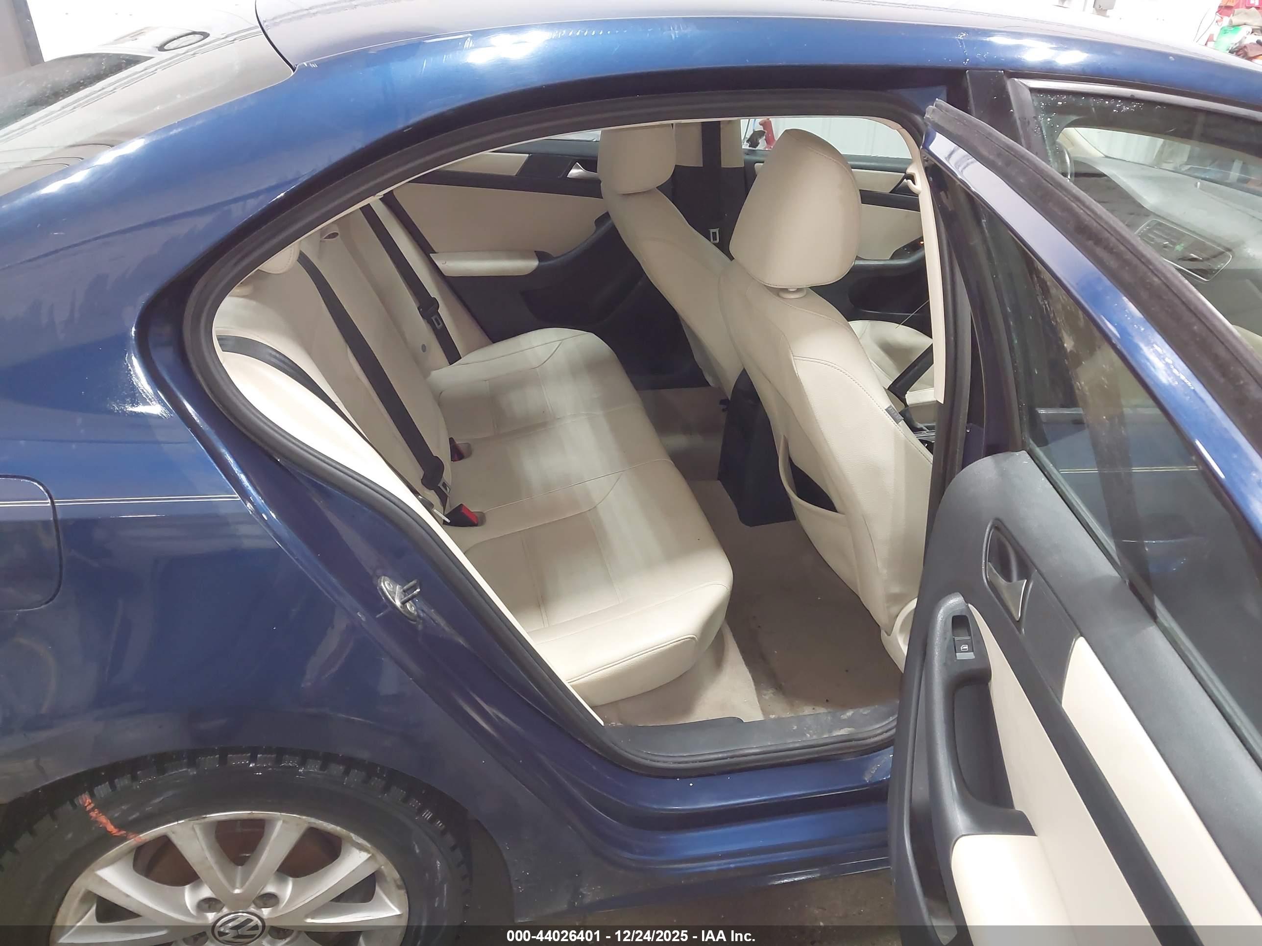 VOLKSWAGEN JETTA image 8