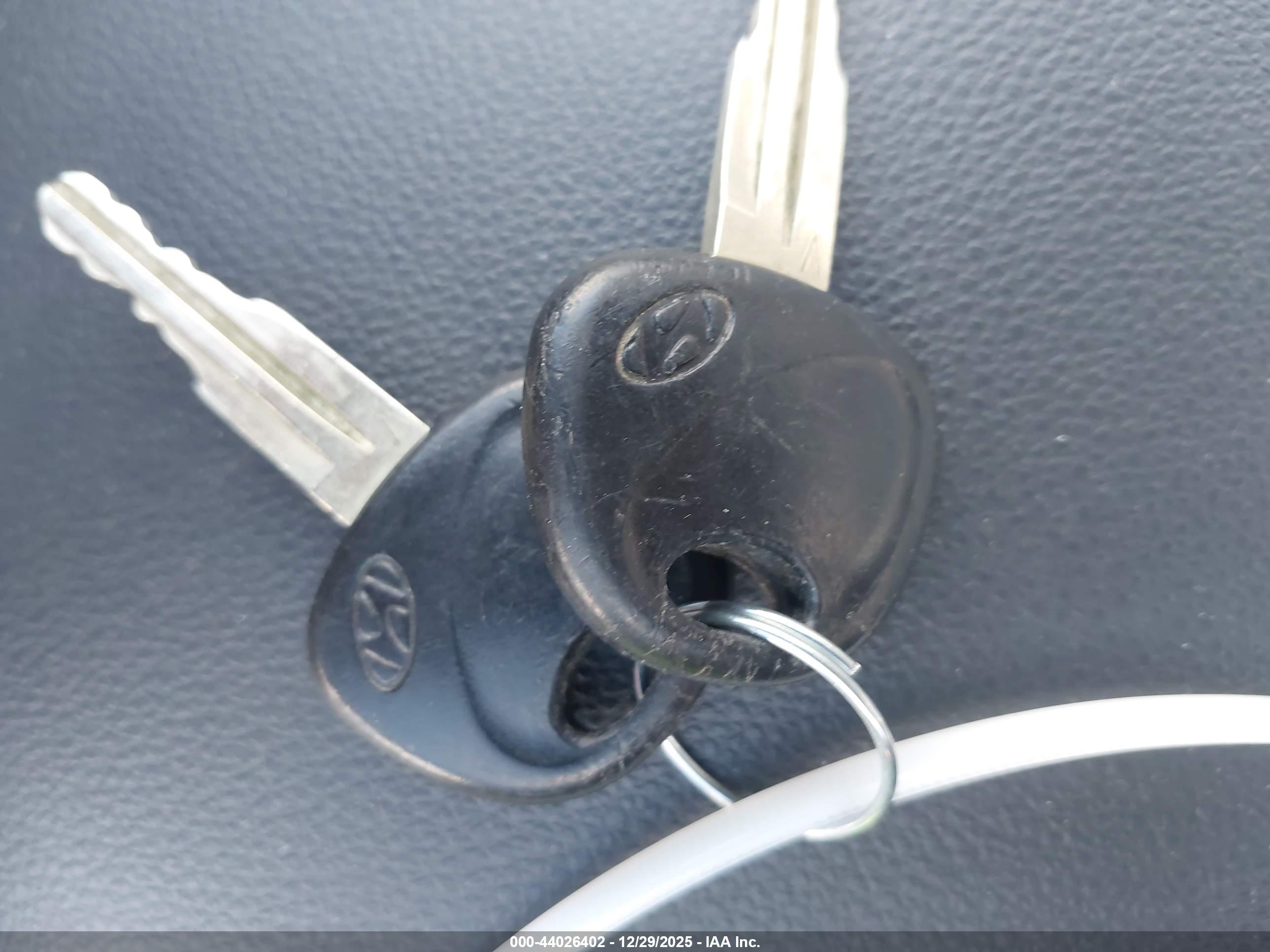 HYUNDAI ACCENT image 11