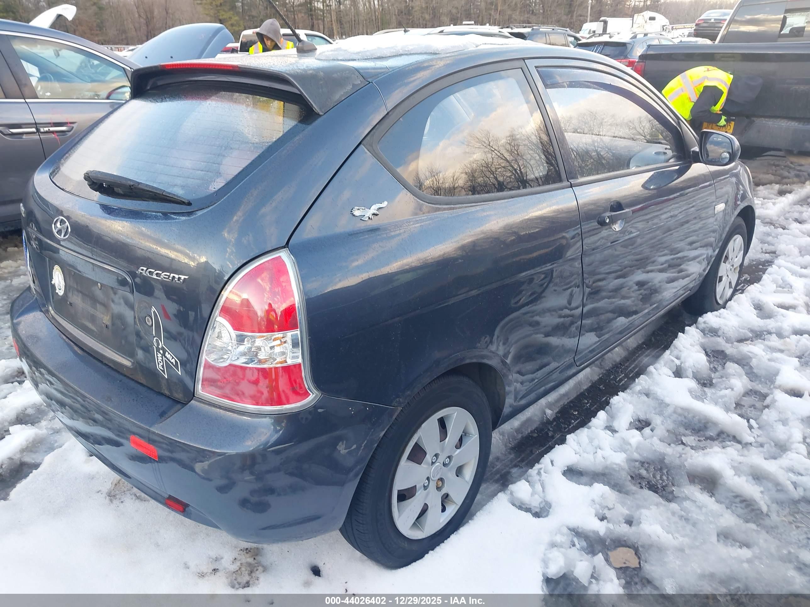HYUNDAI ACCENT image 4