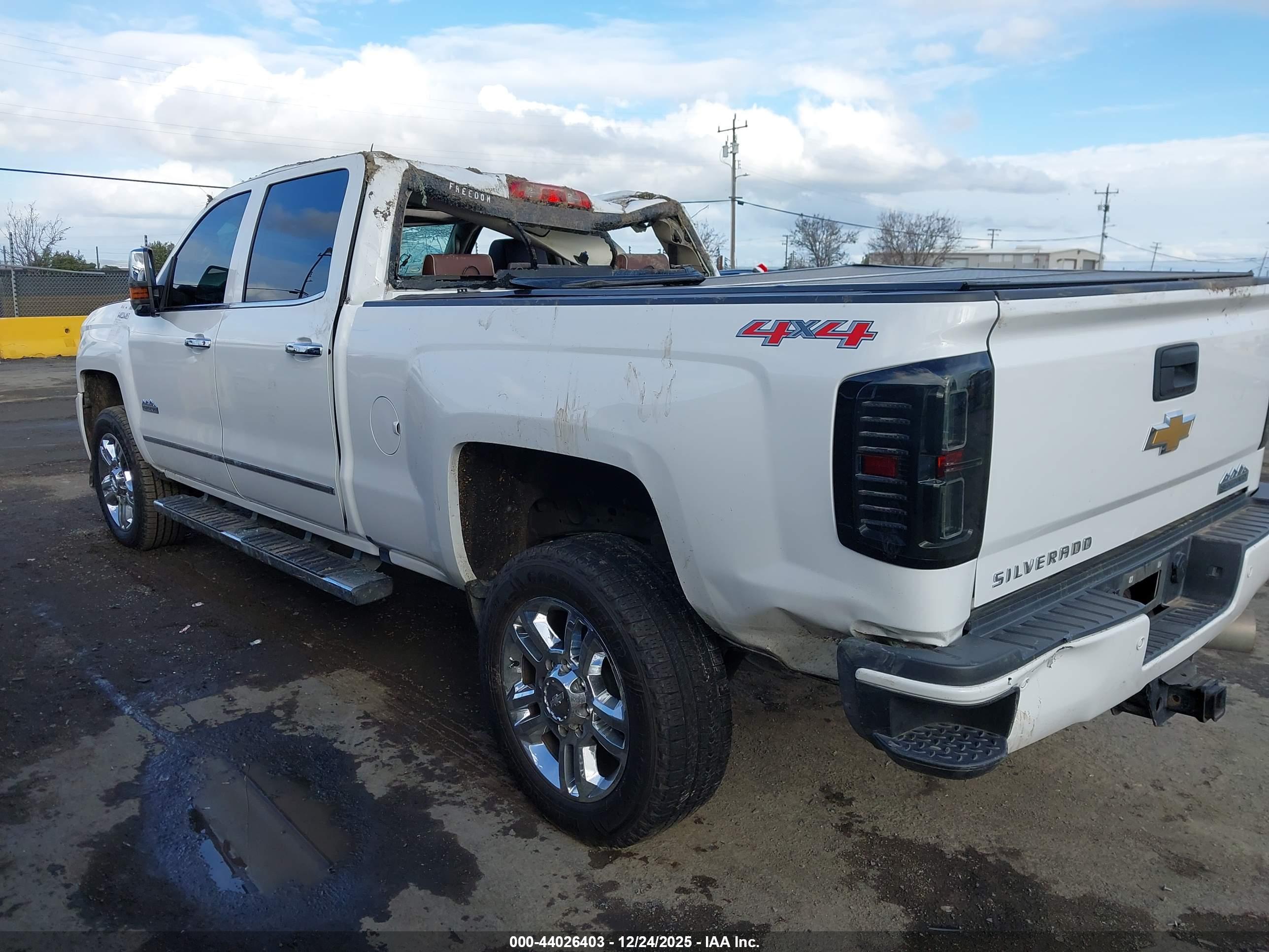 CHEVROLET SILVERADO image 3