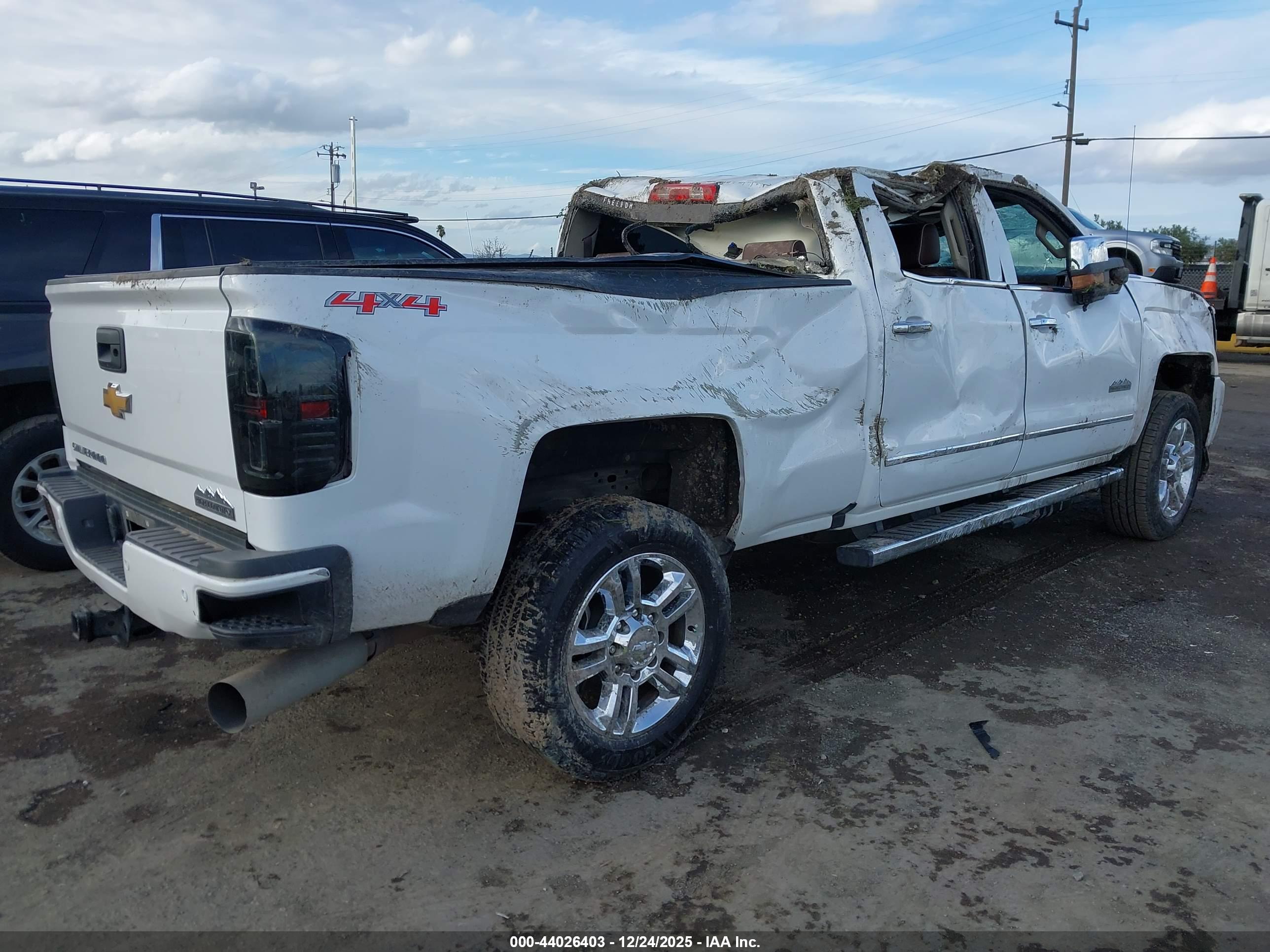 CHEVROLET SILVERADO image 4
