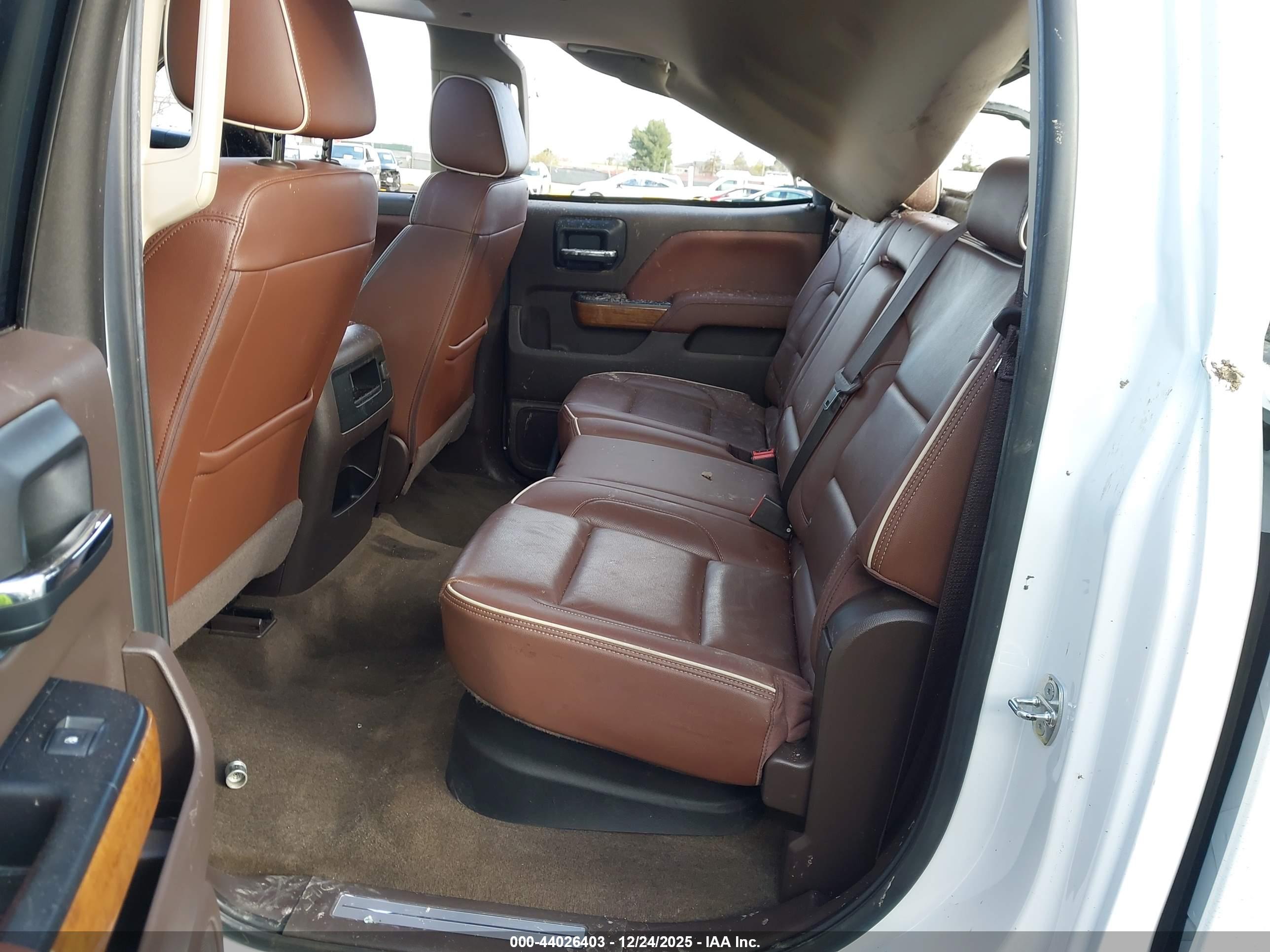 CHEVROLET SILVERADO image 8