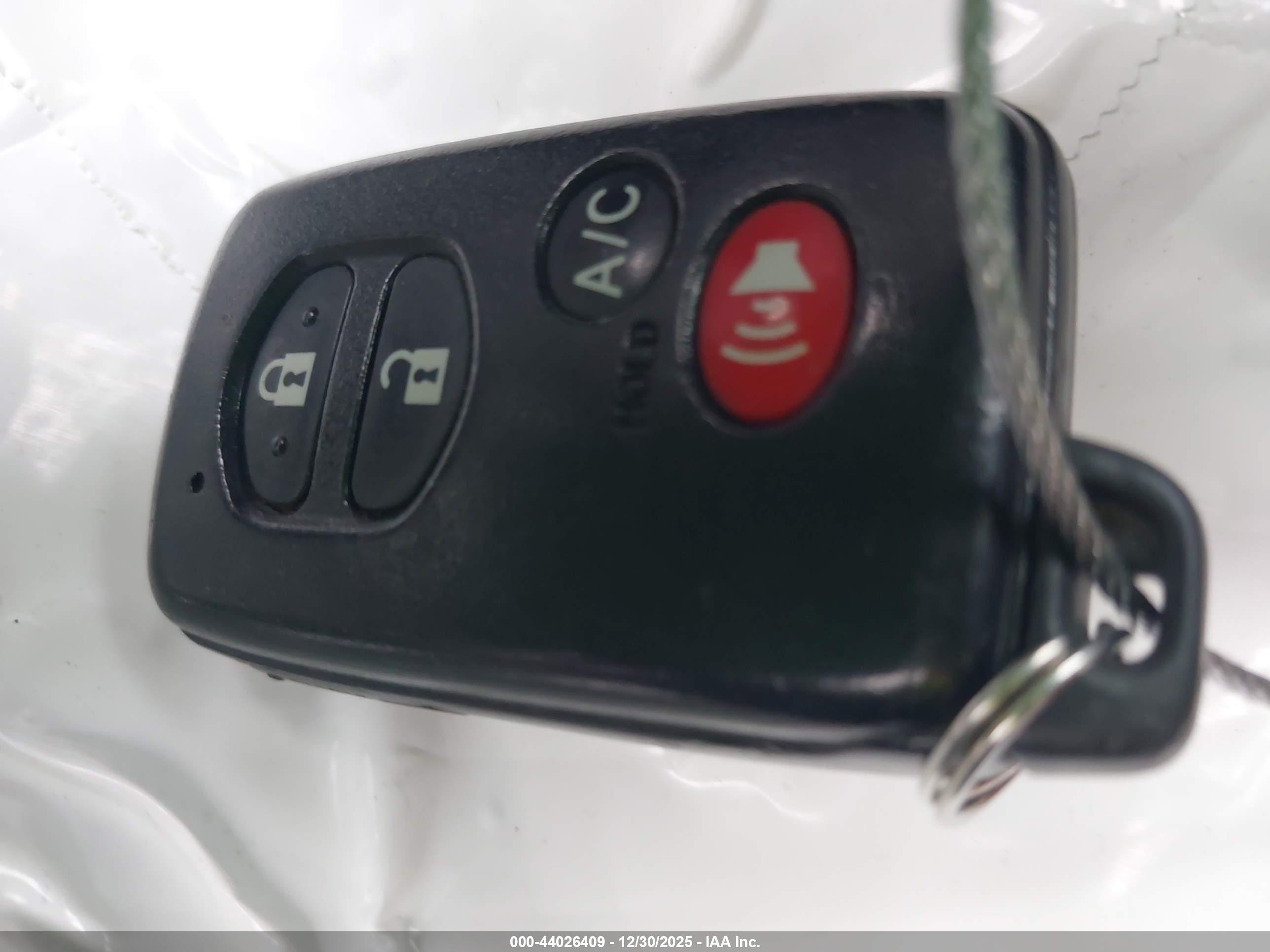 TOYOTA PRIUS image 11