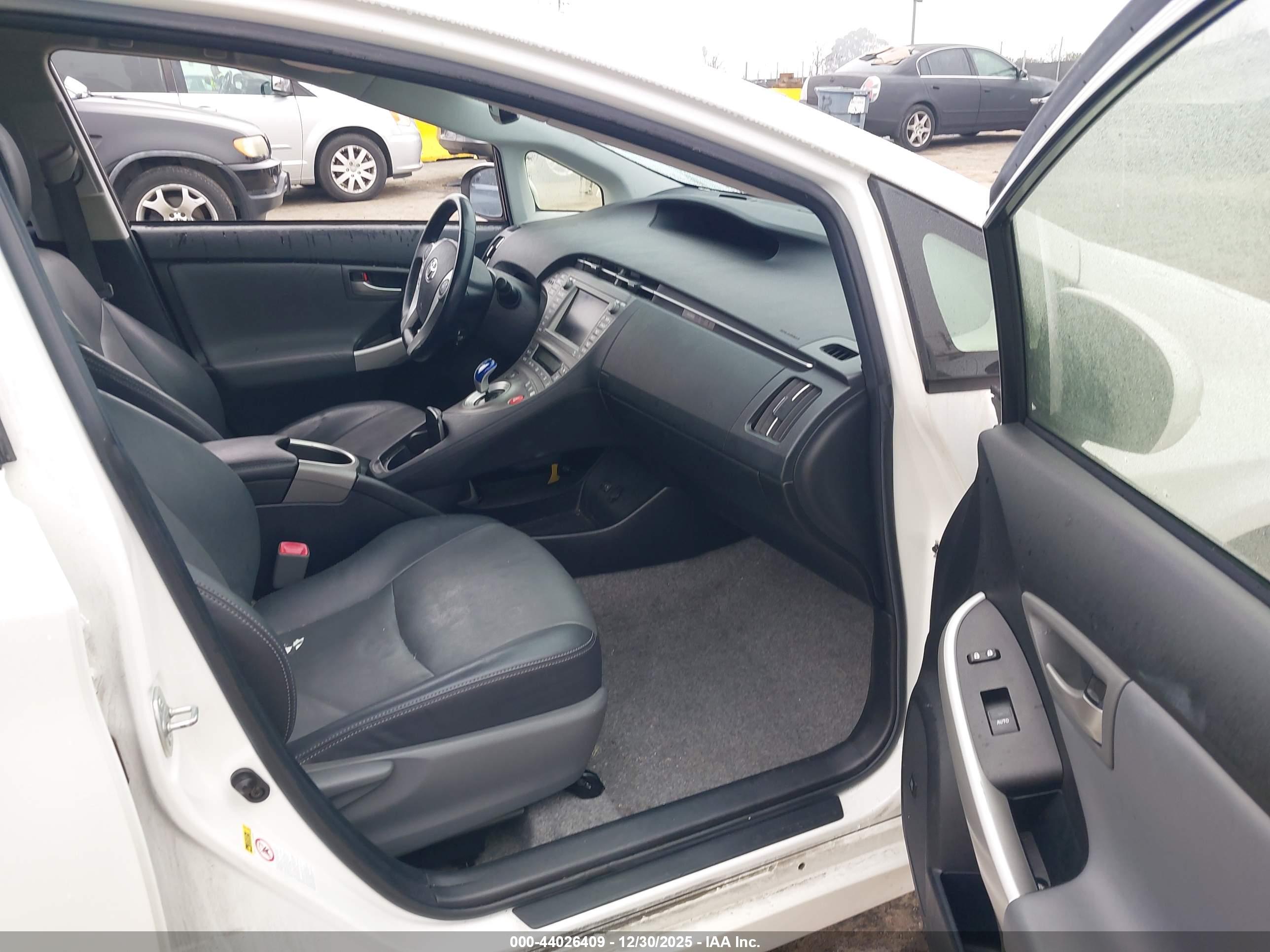TOYOTA PRIUS image 5