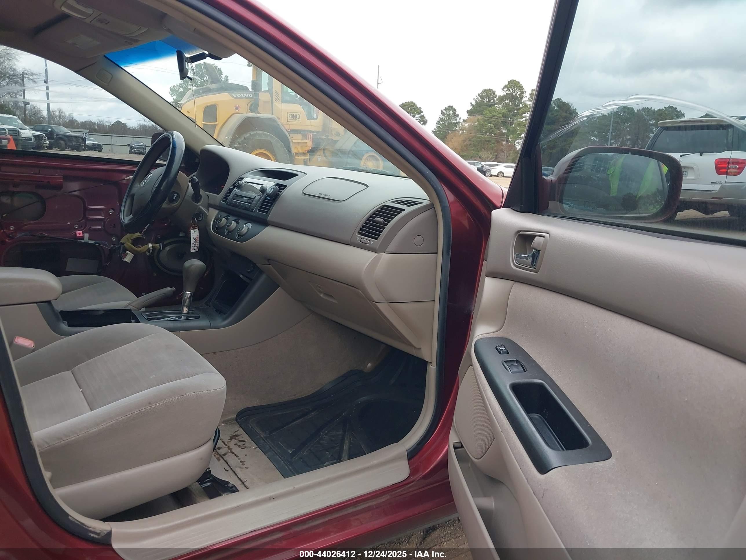 TOYOTA CAMRY image 5