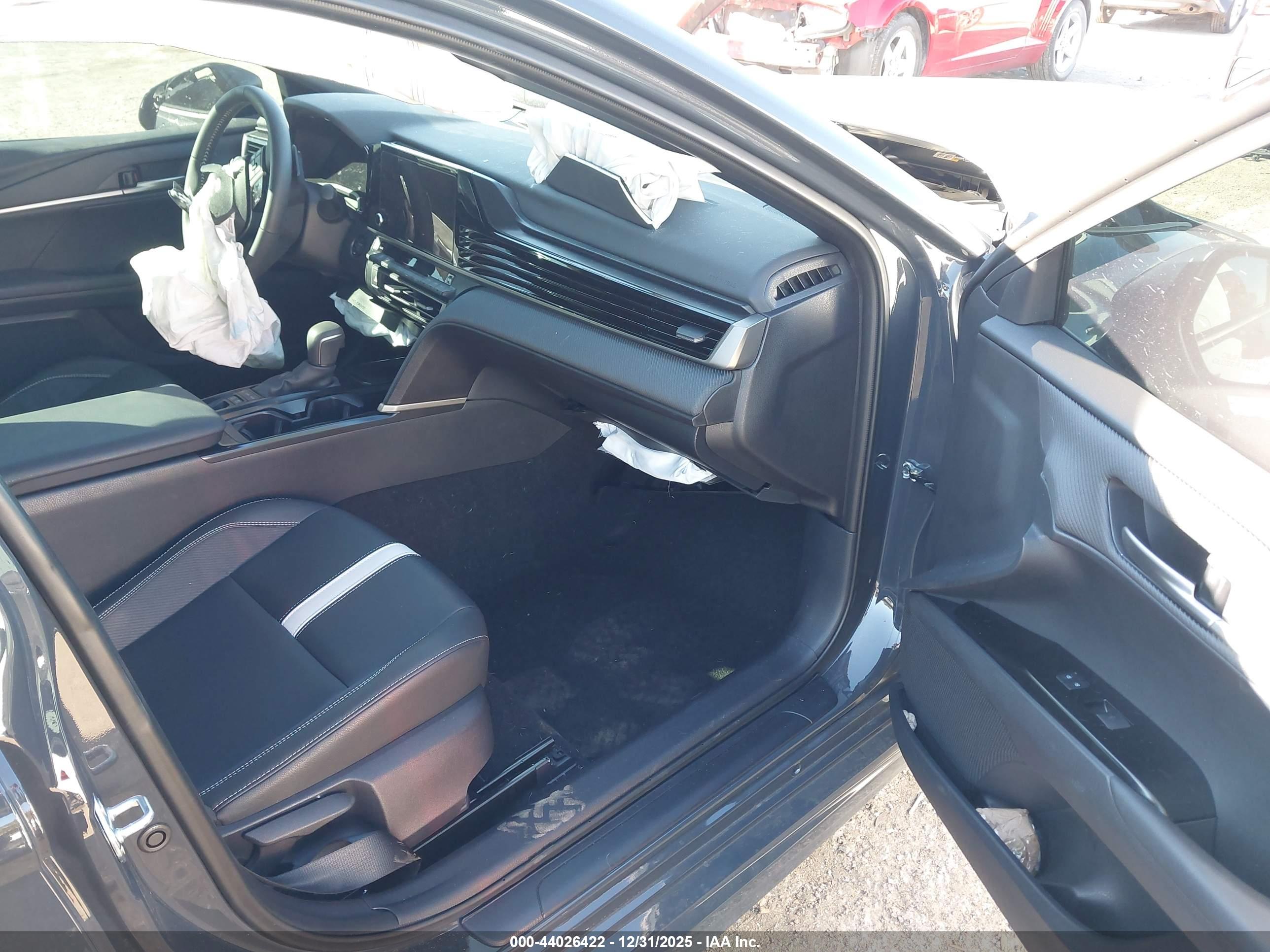 TOYOTA CAMRY image 5