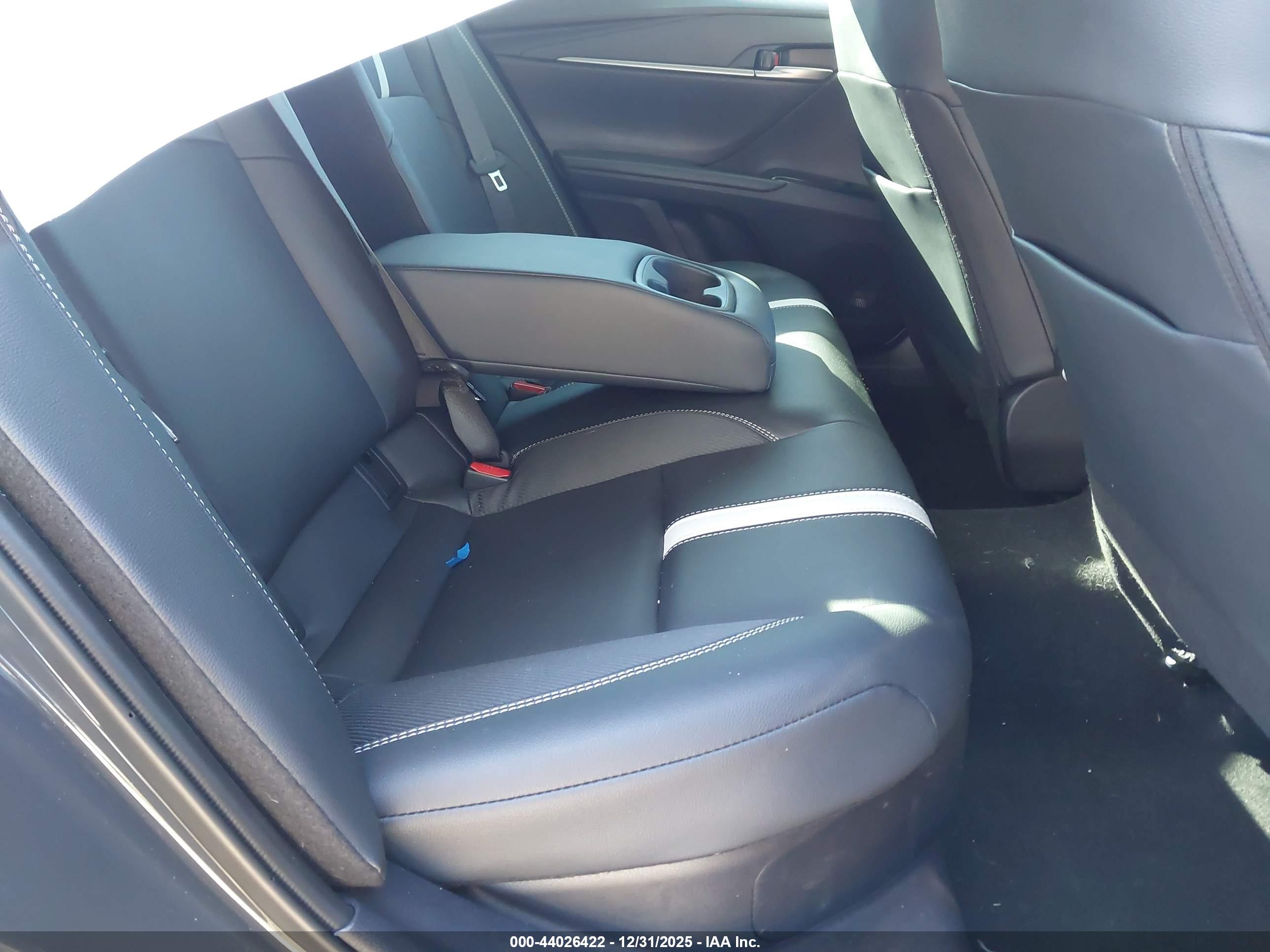 TOYOTA CAMRY image 8