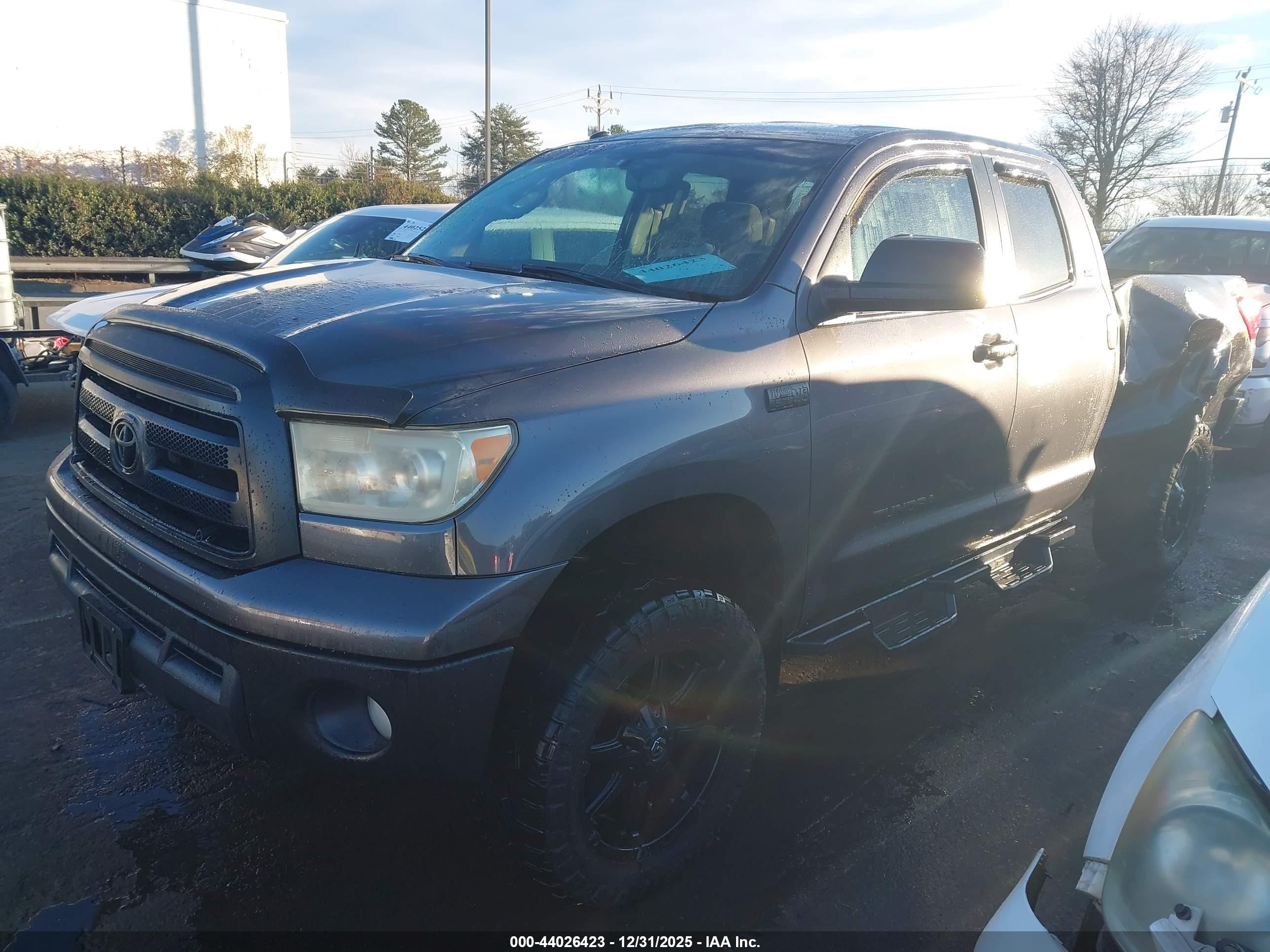 TOYOTA TUNDRA image 2