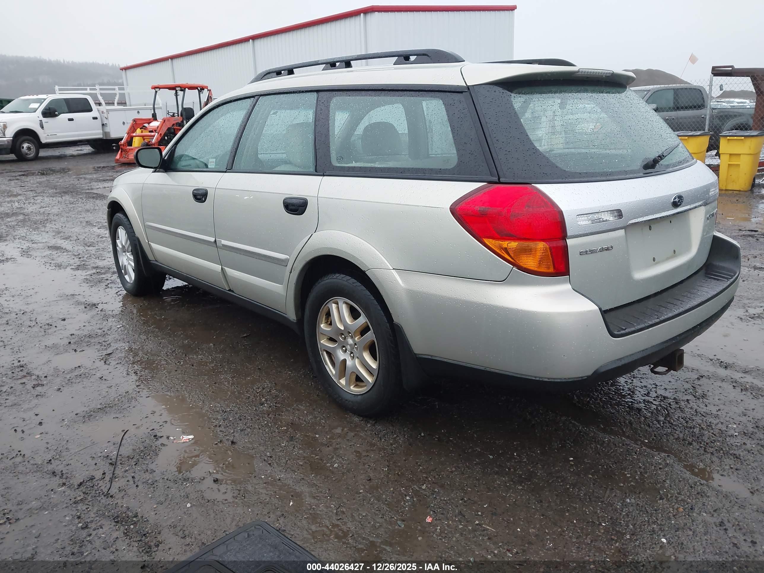 SUBARU OUTBACK image 3