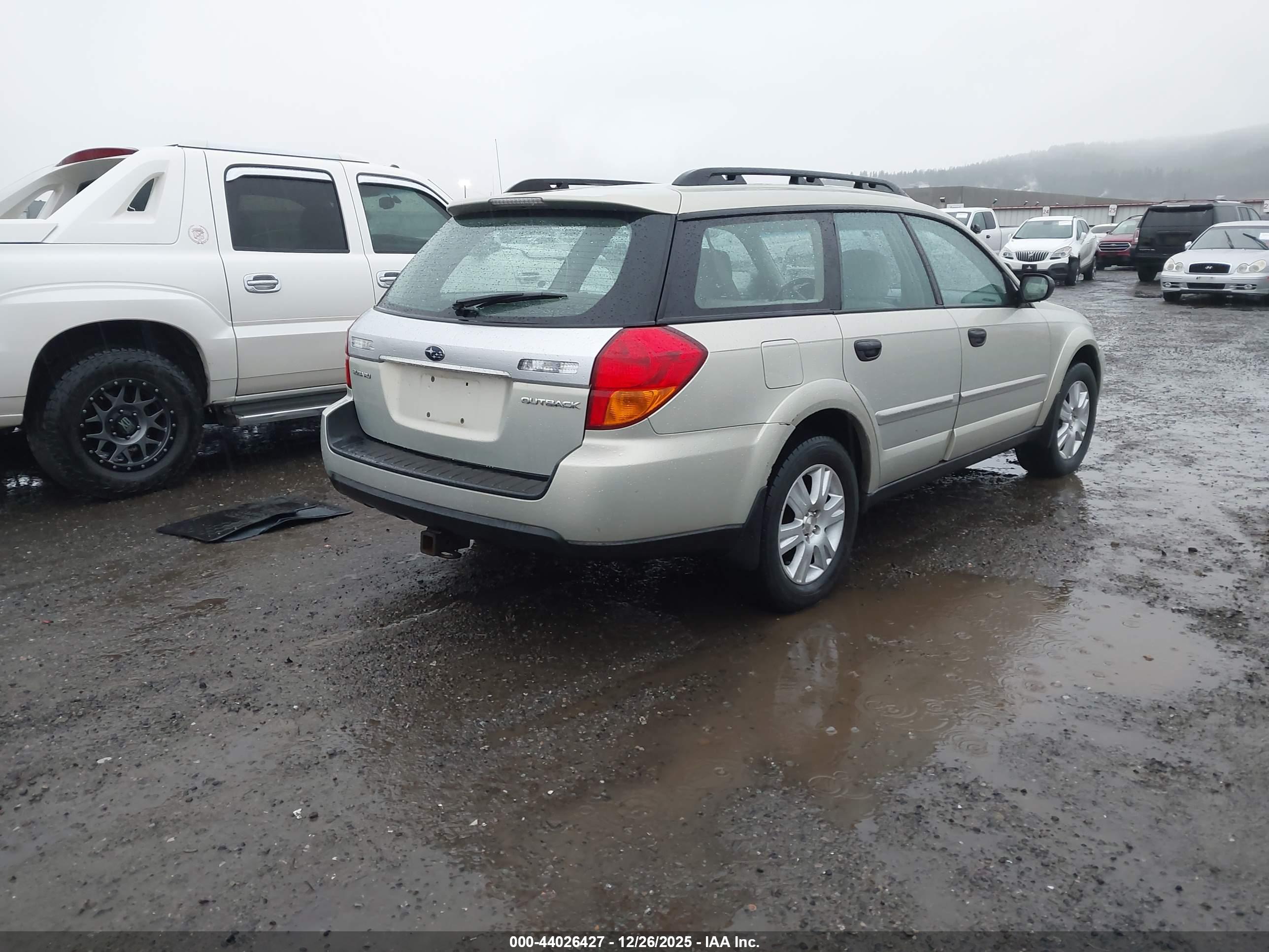 SUBARU OUTBACK image 4