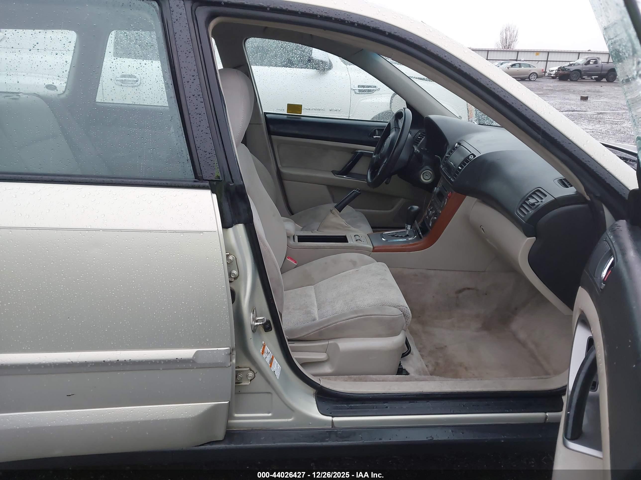 SUBARU OUTBACK image 5