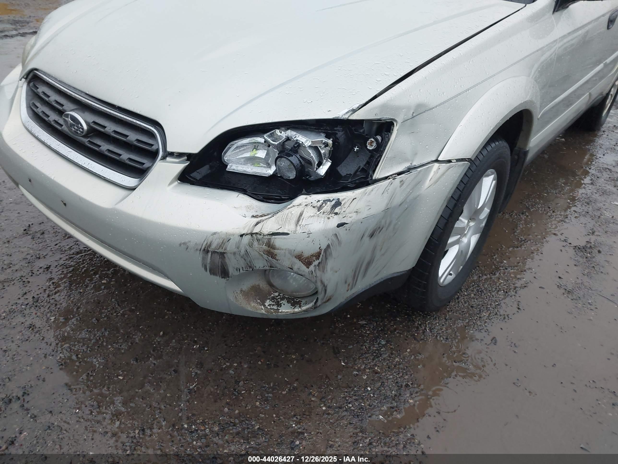 SUBARU OUTBACK image 6