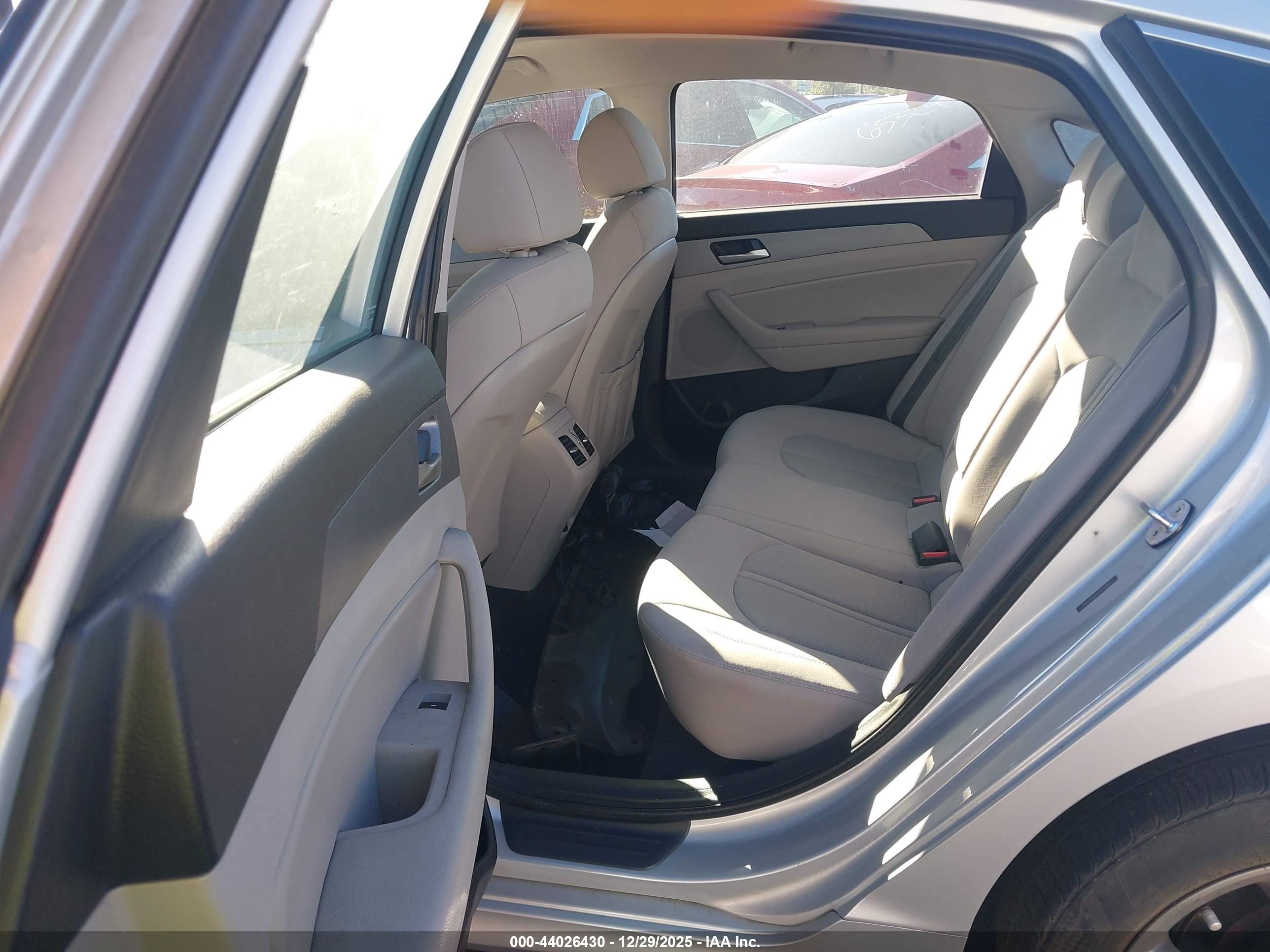 HYUNDAI SONATA image 8