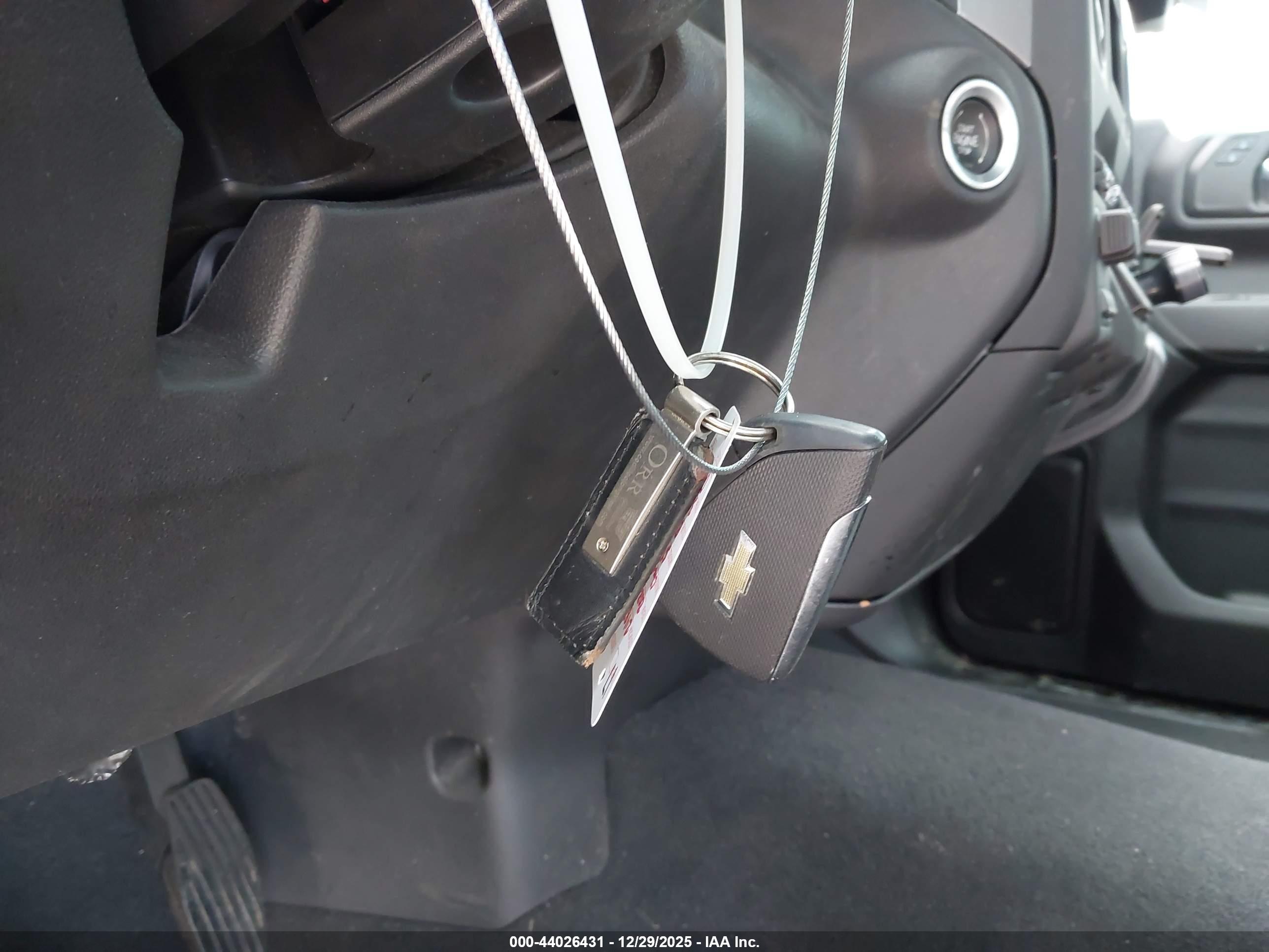 CHEVROLET SILVERADO image 11
