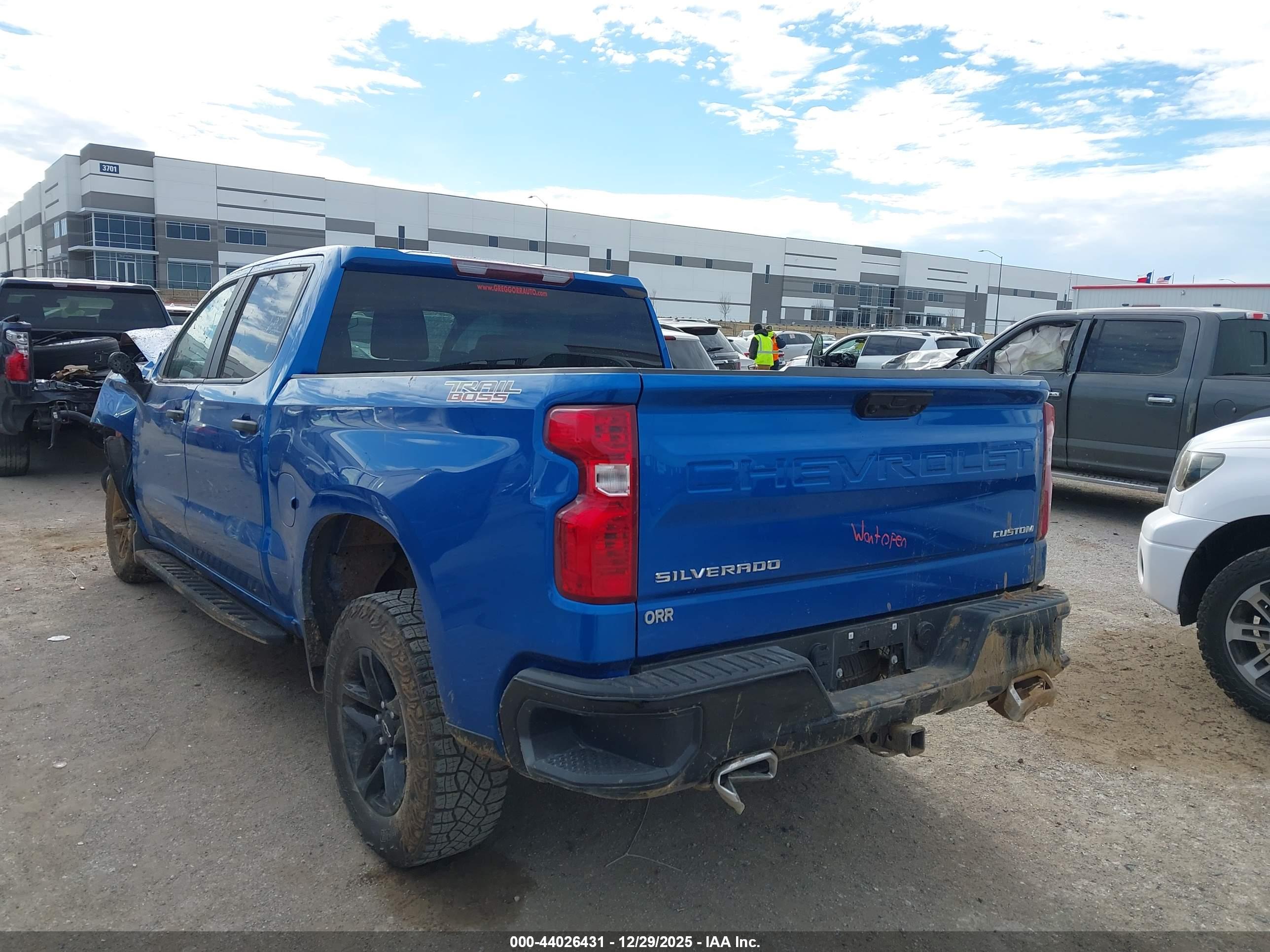 CHEVROLET SILVERADO image 3
