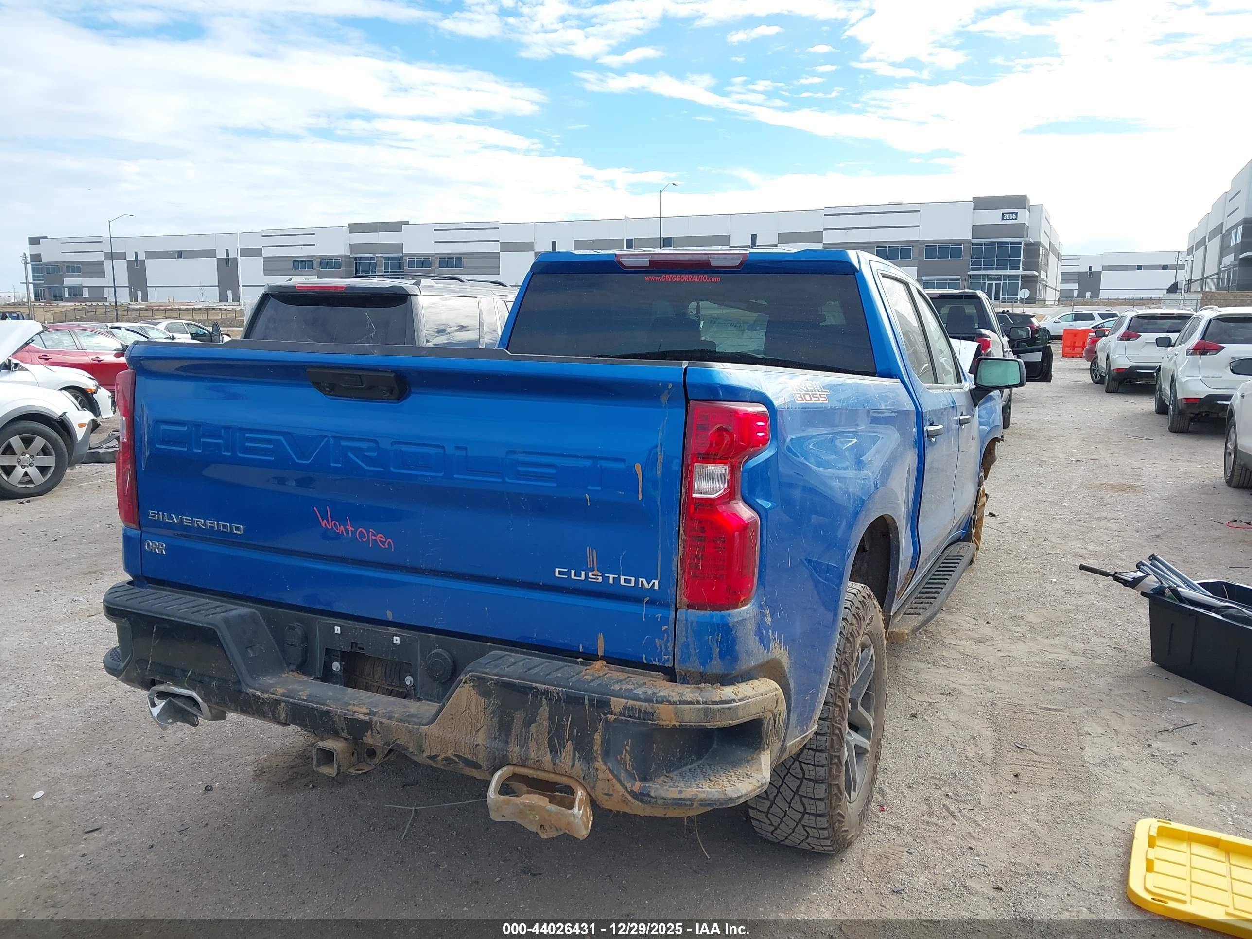CHEVROLET SILVERADO image 4