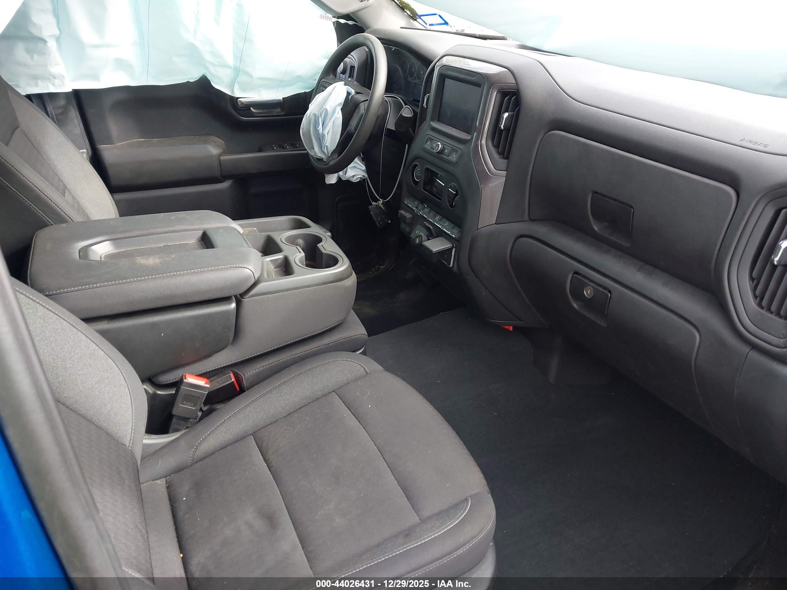 CHEVROLET SILVERADO image 5
