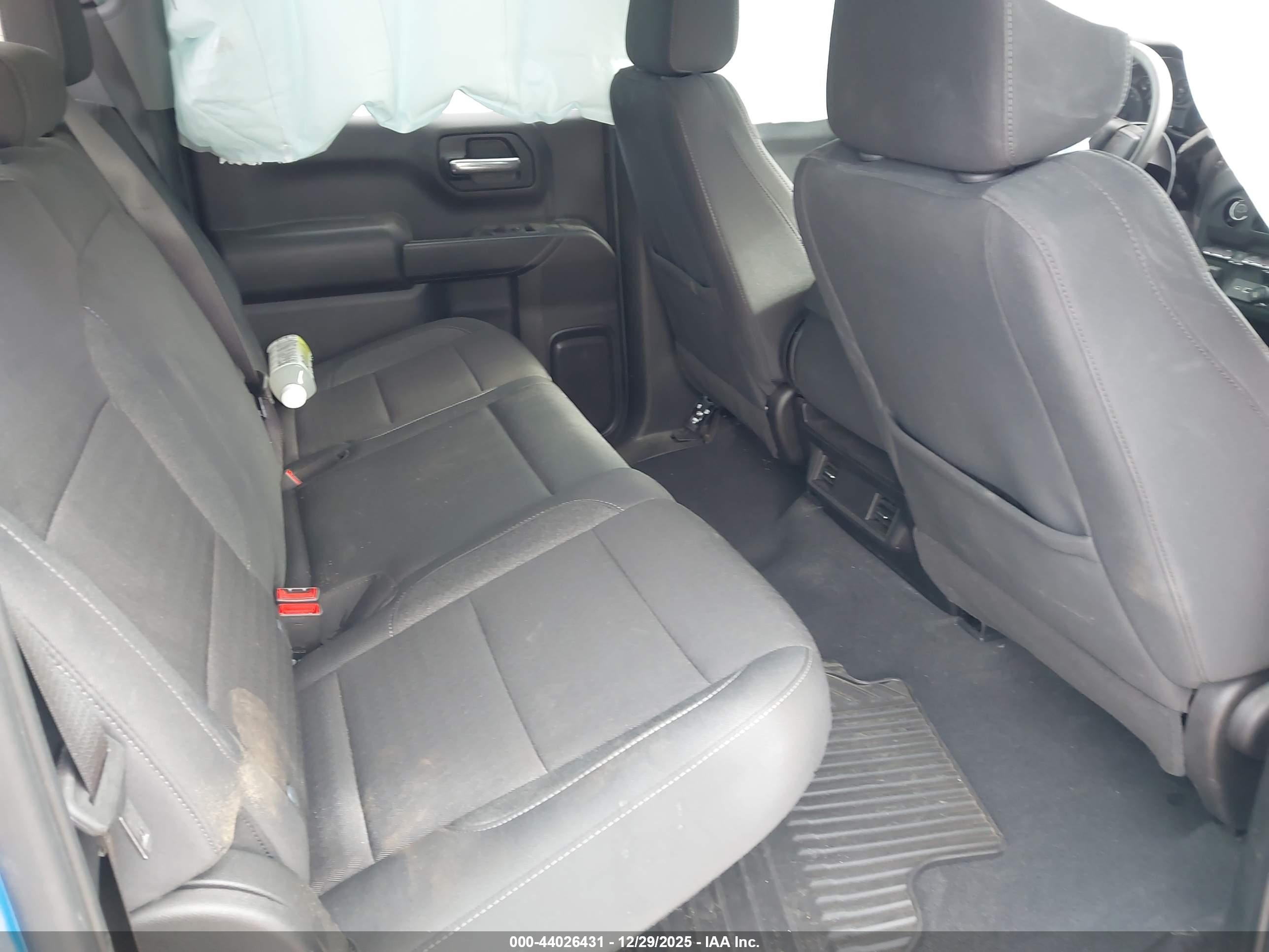 CHEVROLET SILVERADO image 8