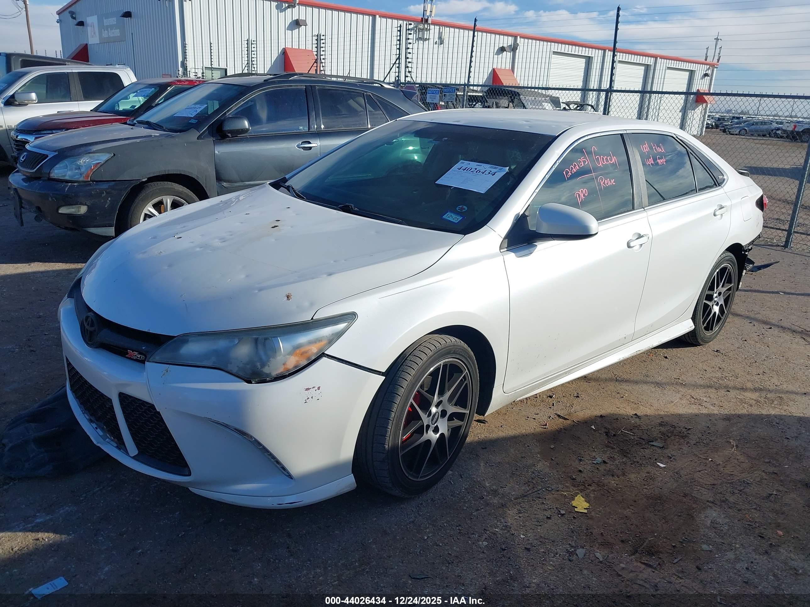 TOYOTA CAMRY image 2