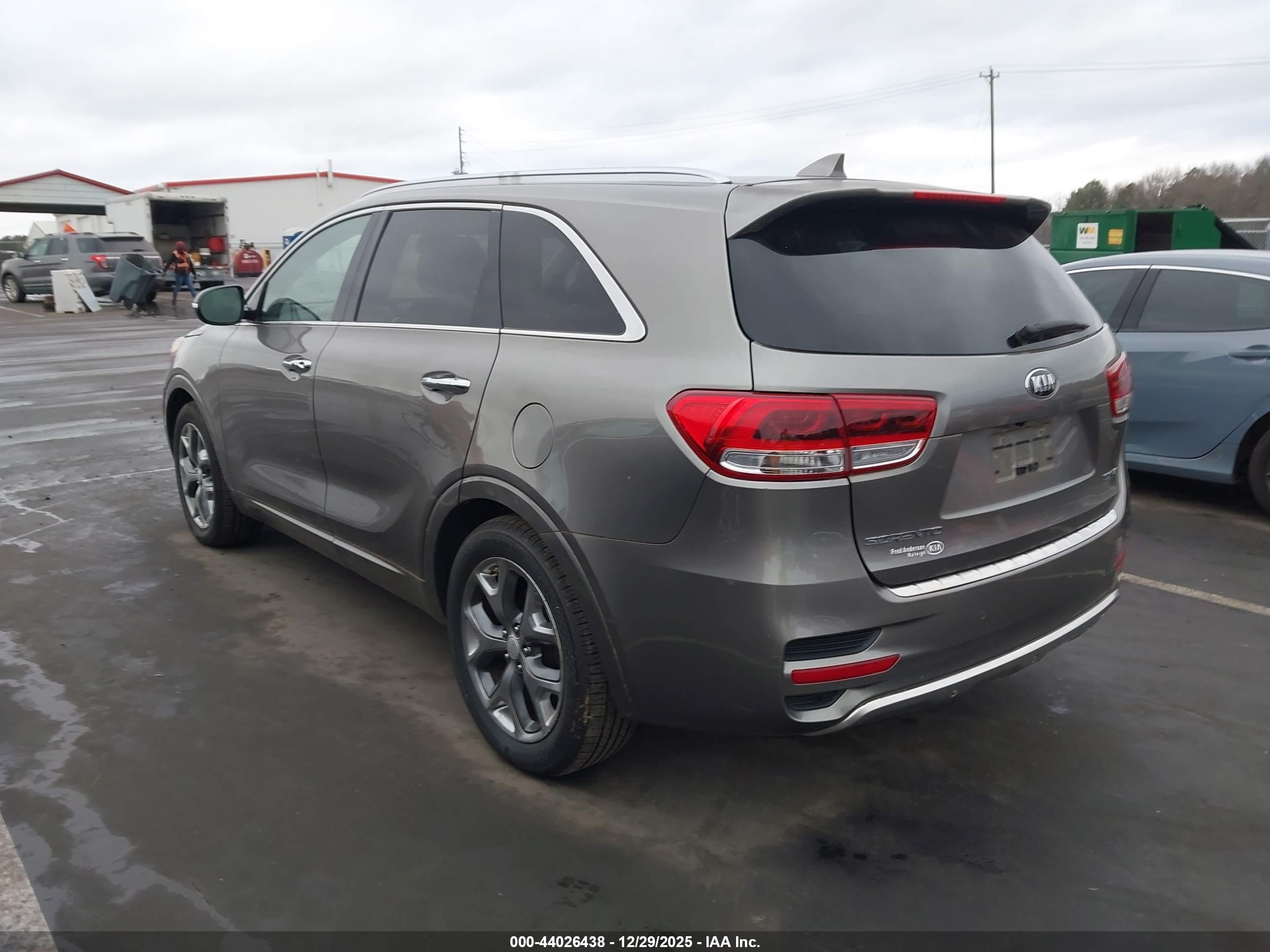 KIA SORENTO image 3