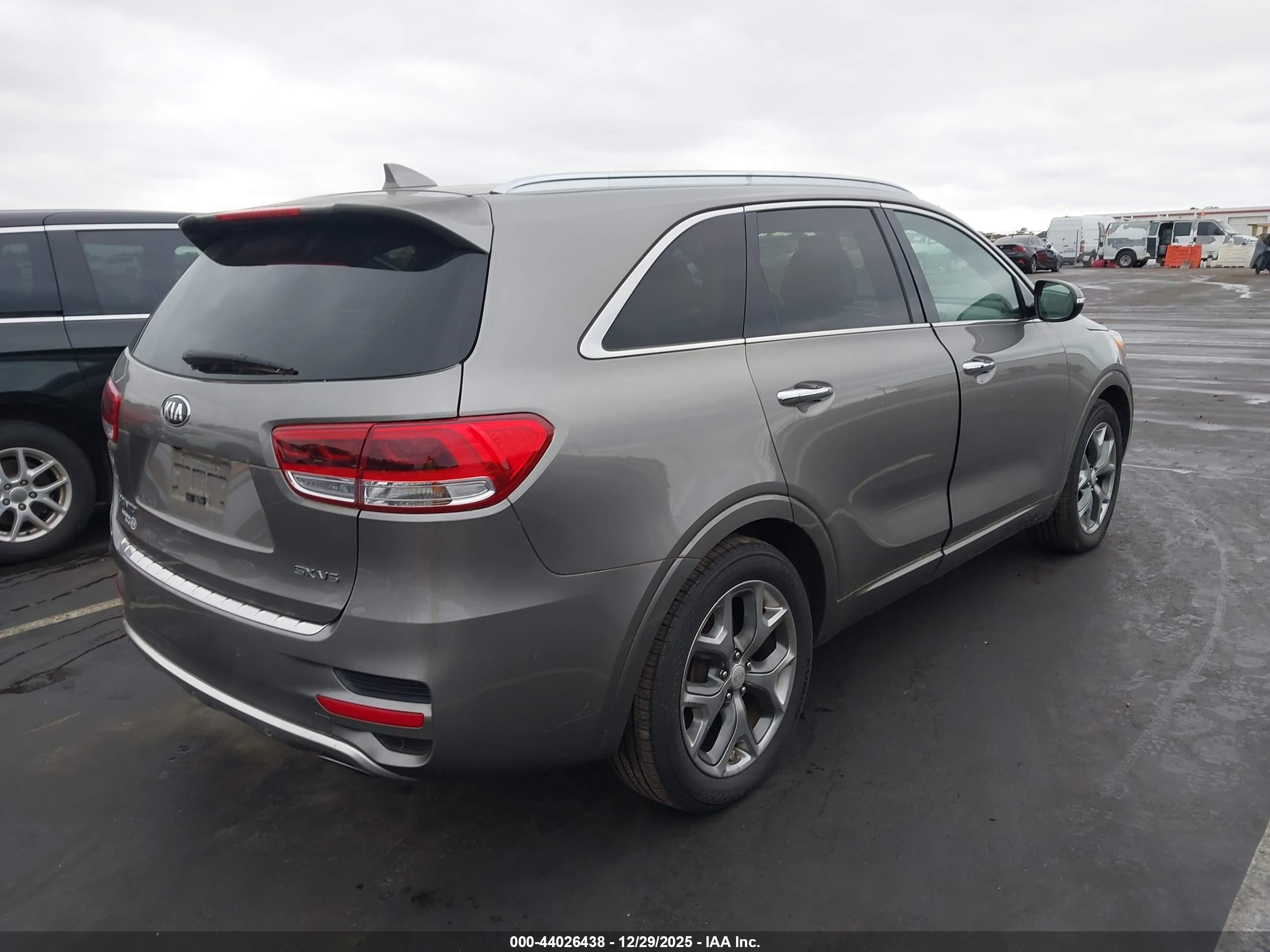 KIA SORENTO image 4