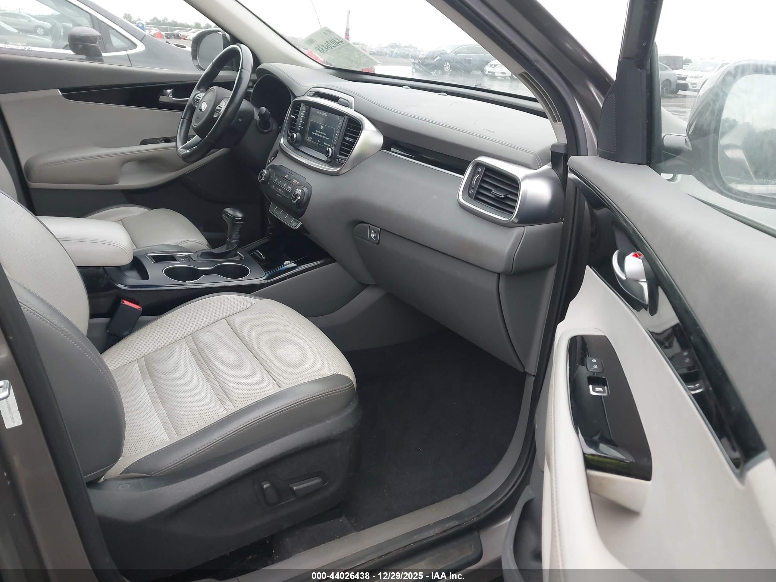 KIA SORENTO image 5