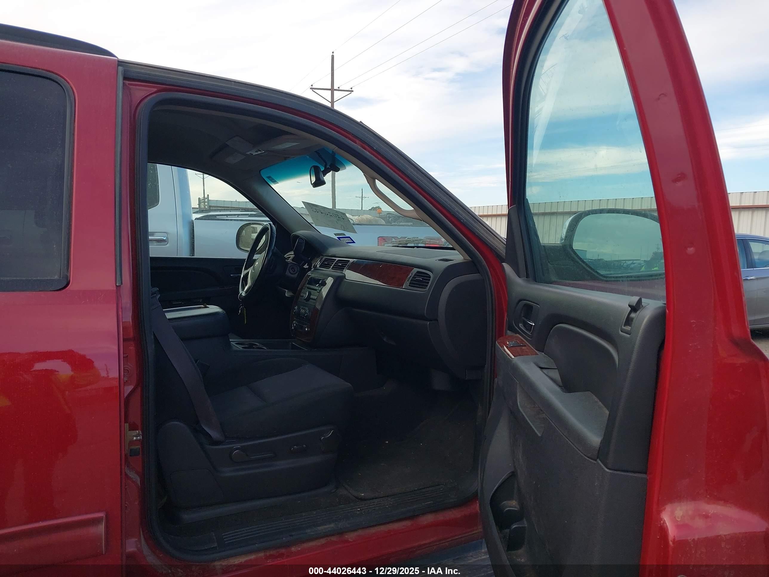 CHEVROLET TAHOE image 5