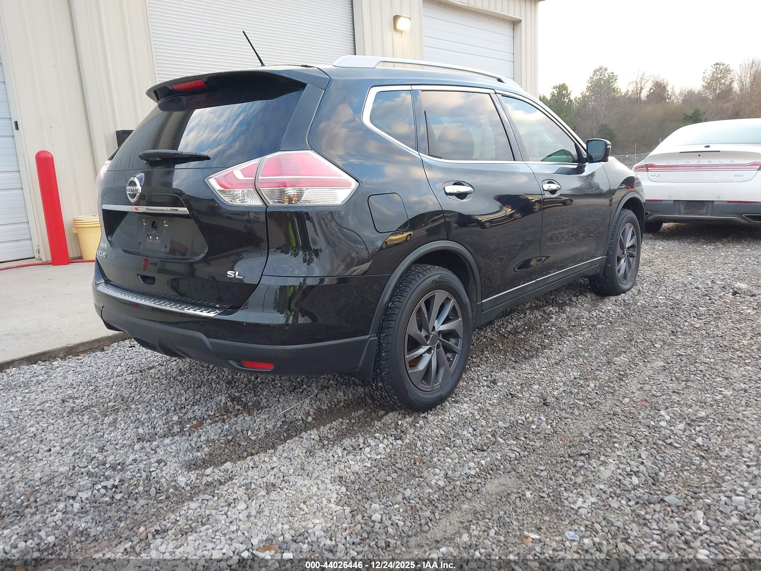 NISSAN ROGUE image 4