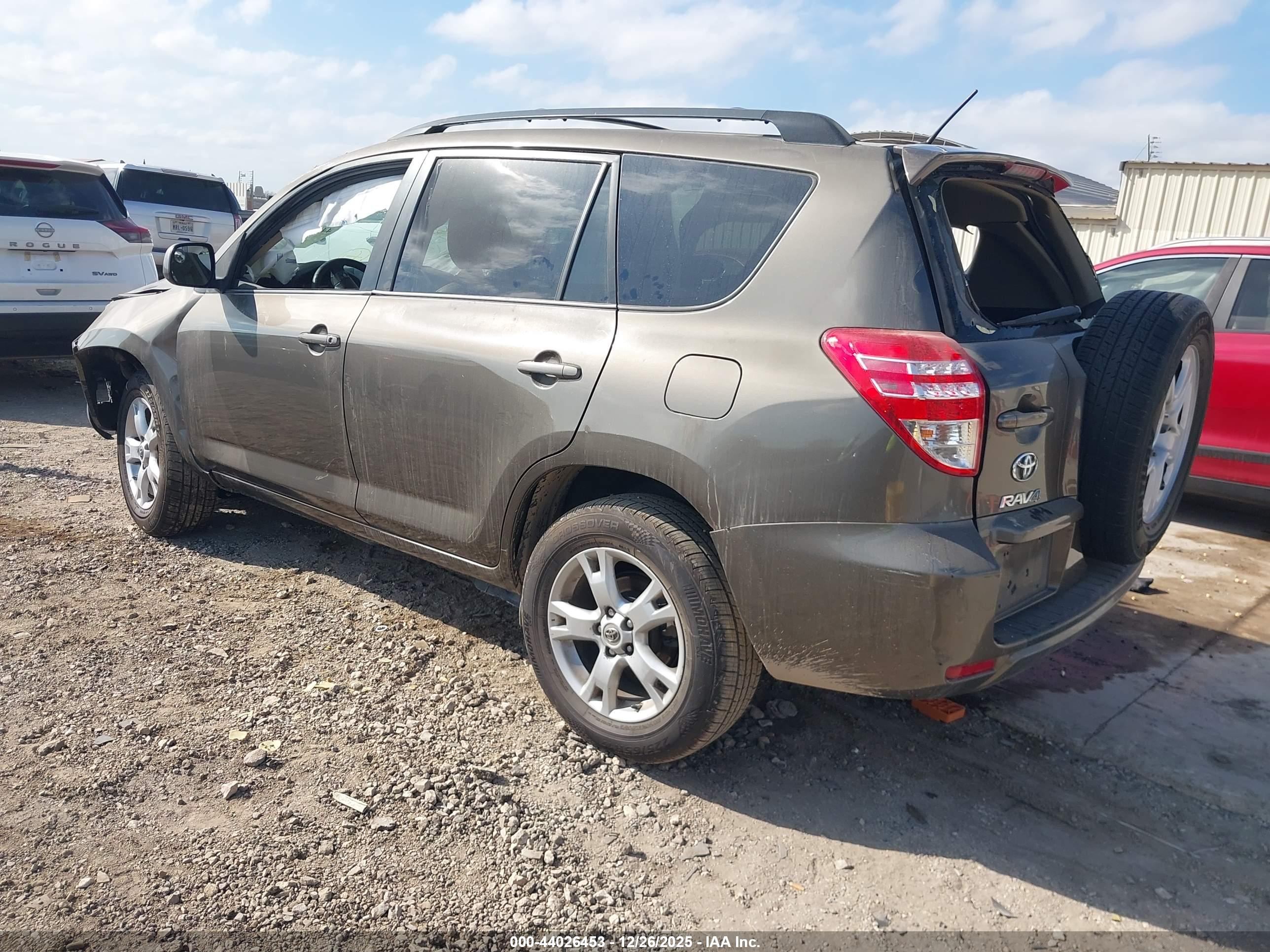 TOYOTA RAV4 image 3