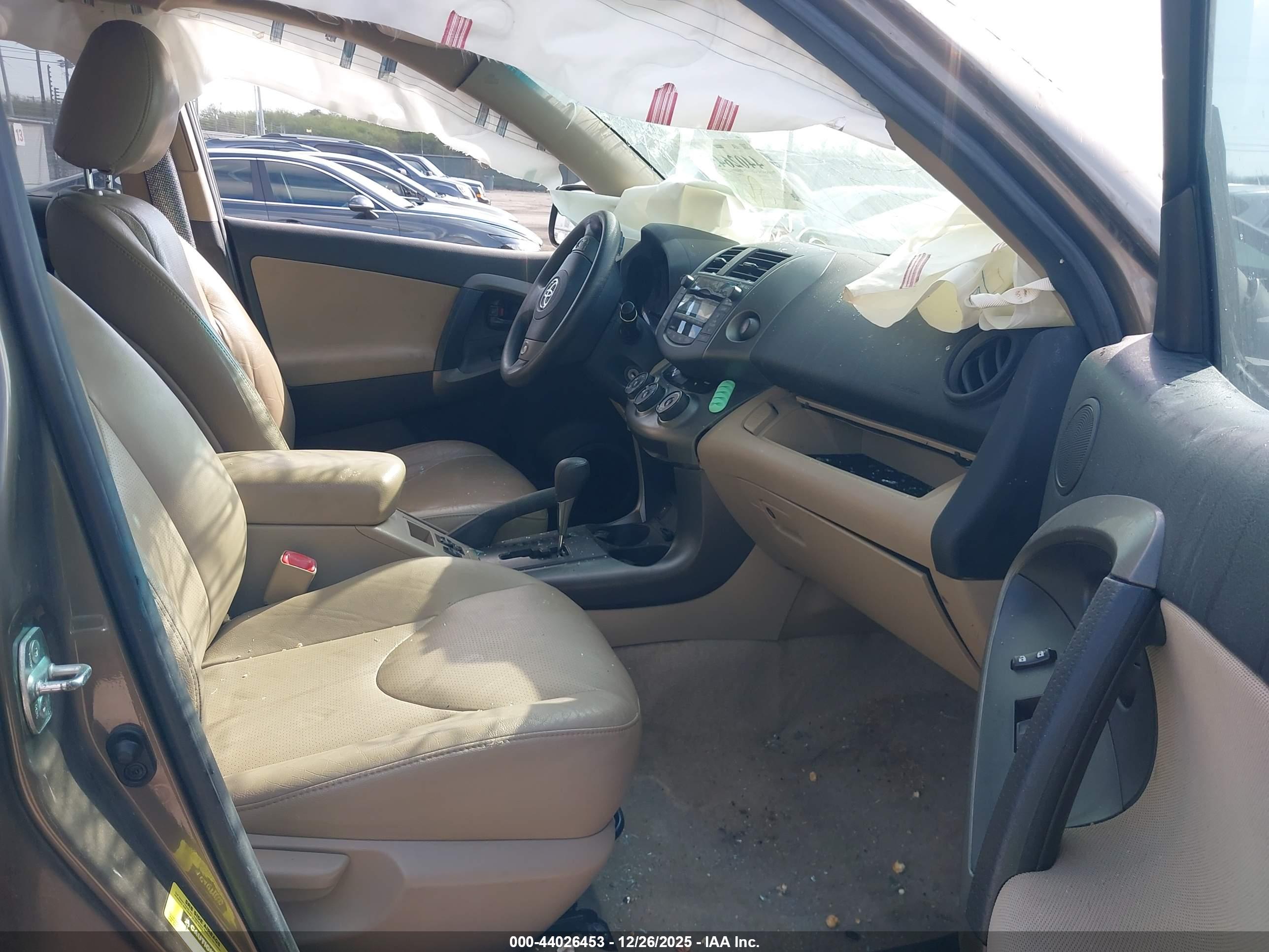 TOYOTA RAV4 image 5