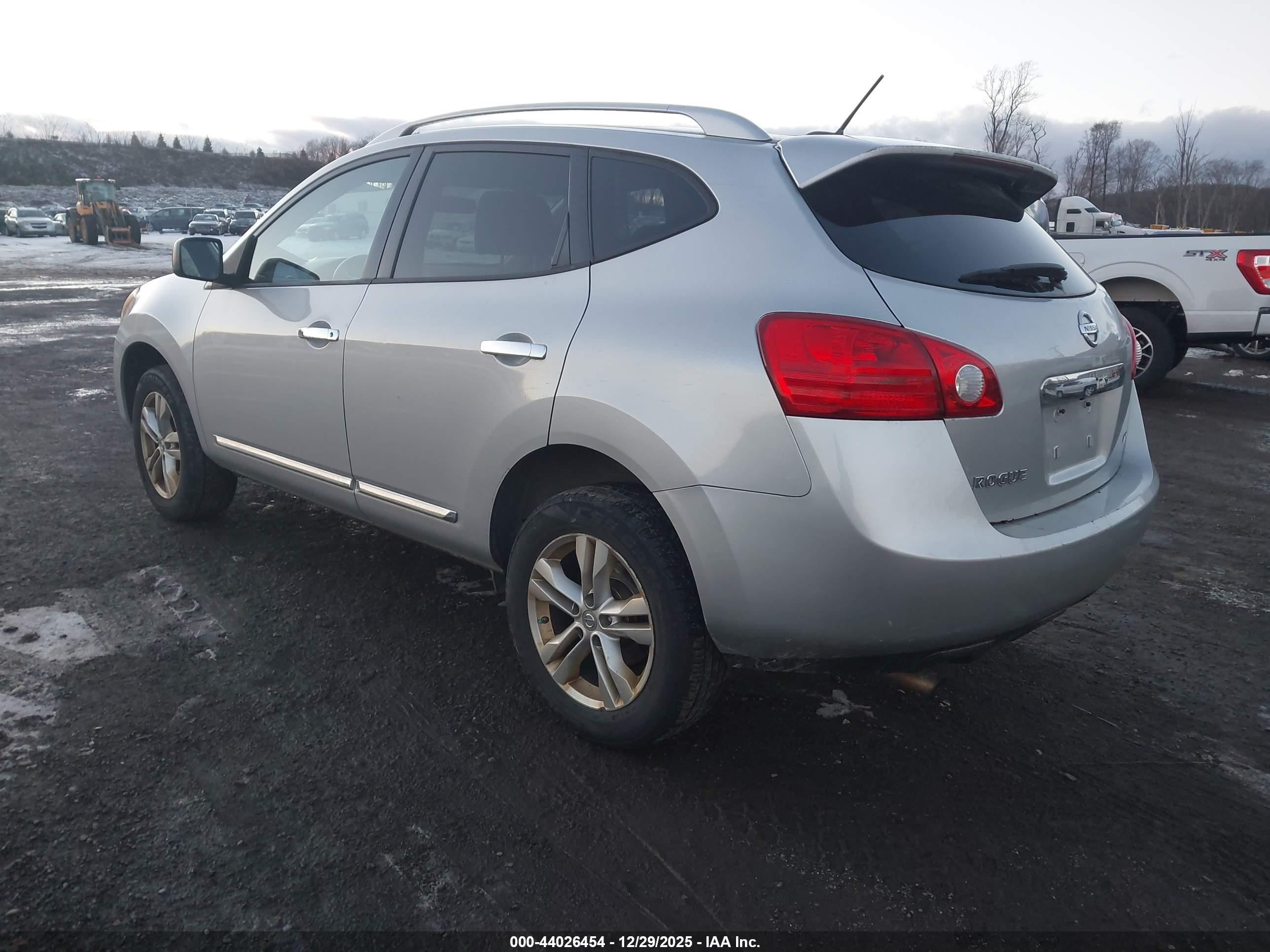 NISSAN ROGUE image 3
