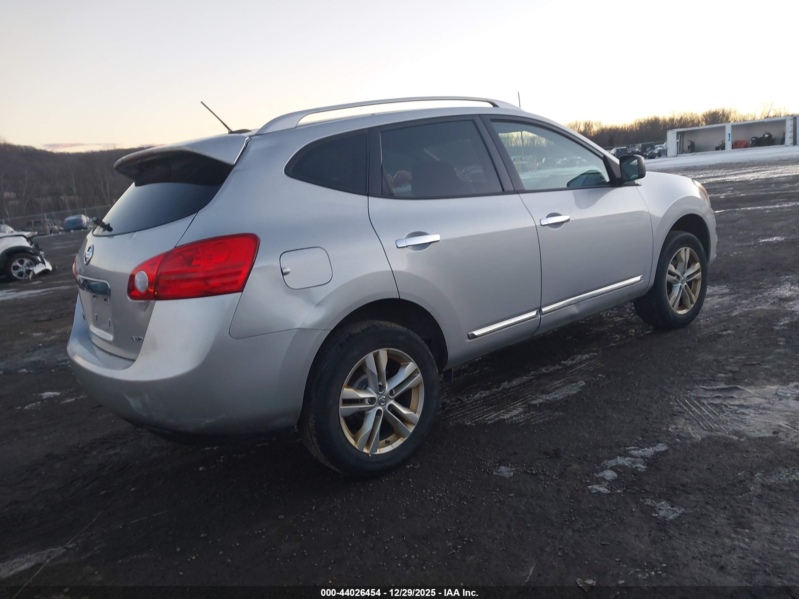 NISSAN ROGUE image 4