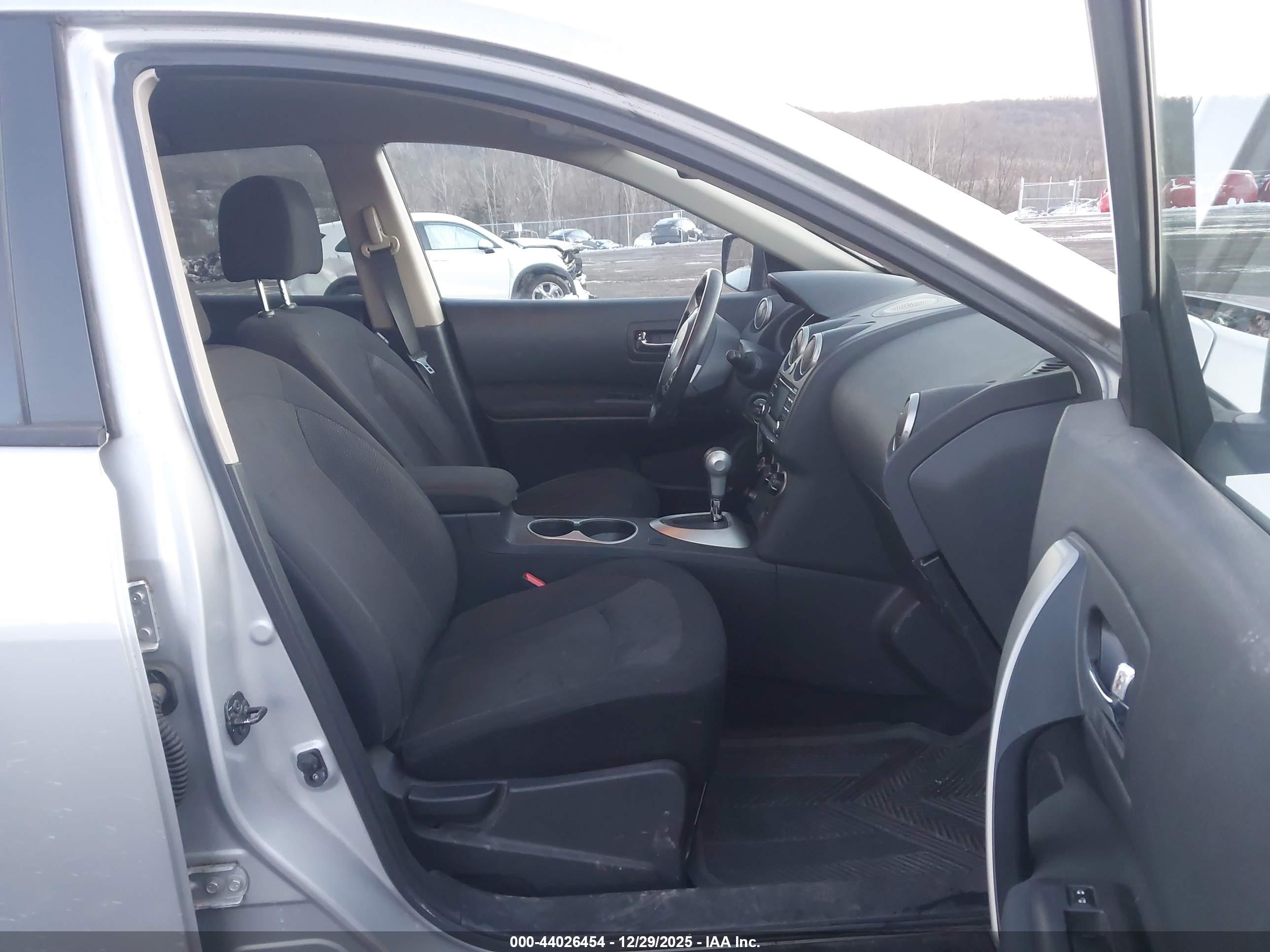 NISSAN ROGUE image 5