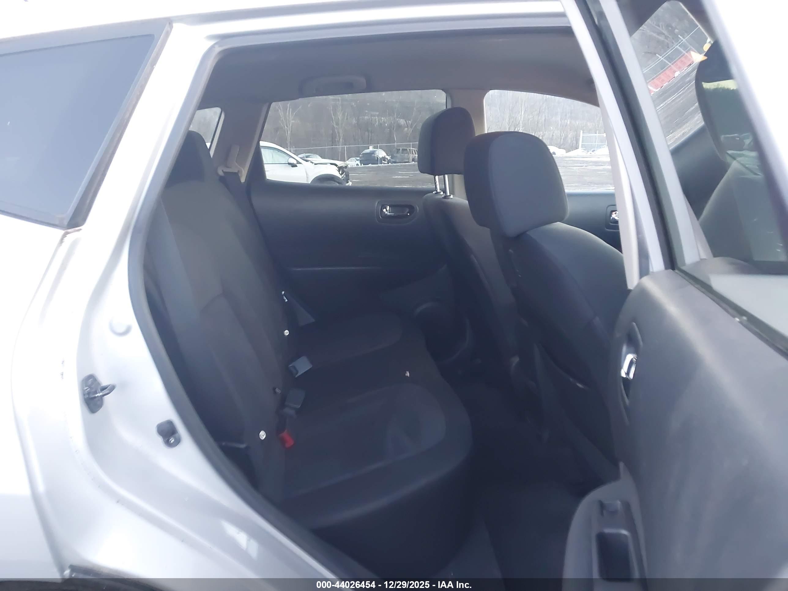 NISSAN ROGUE image 8