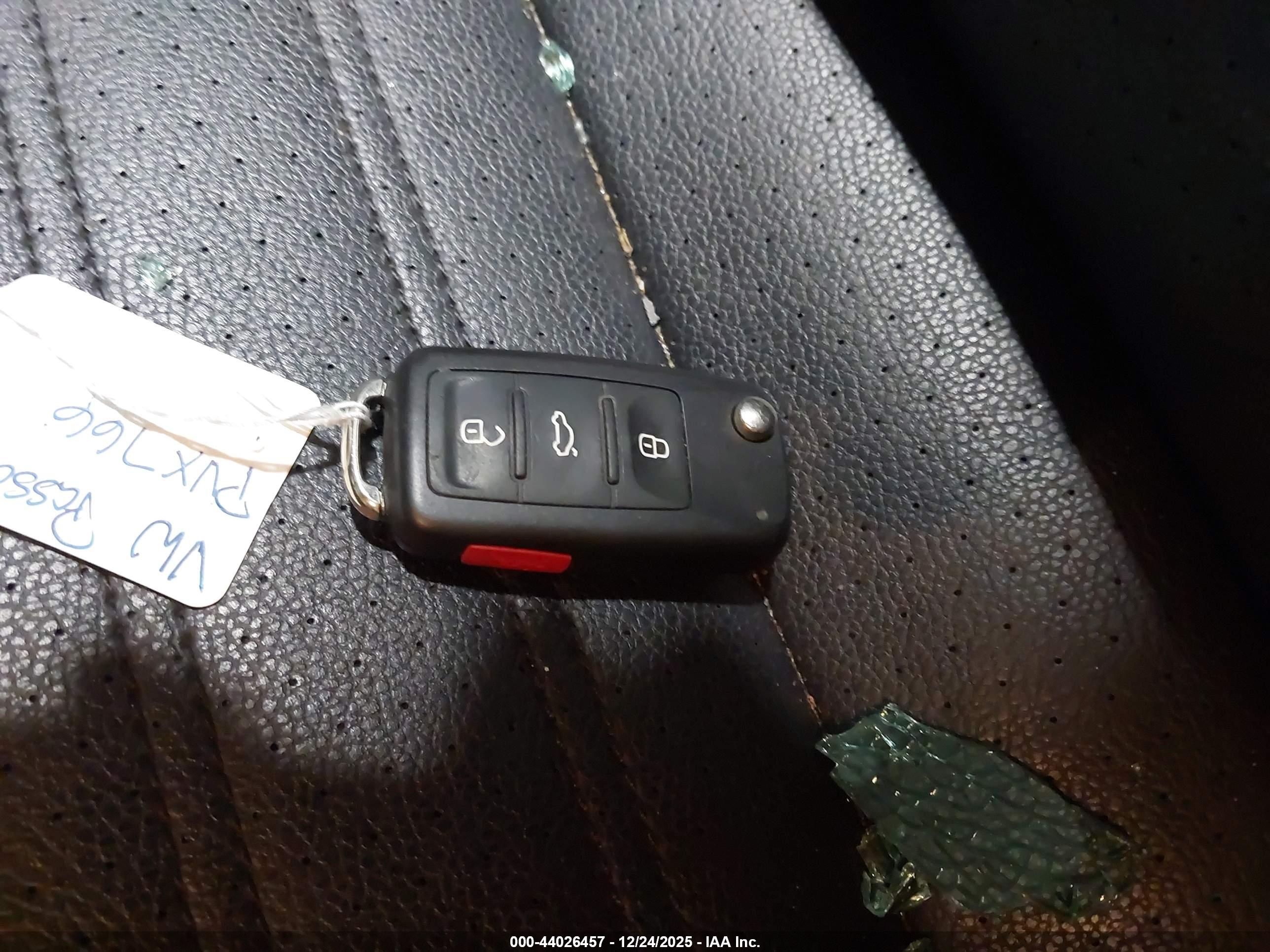 VOLKSWAGEN PASSAT image 11