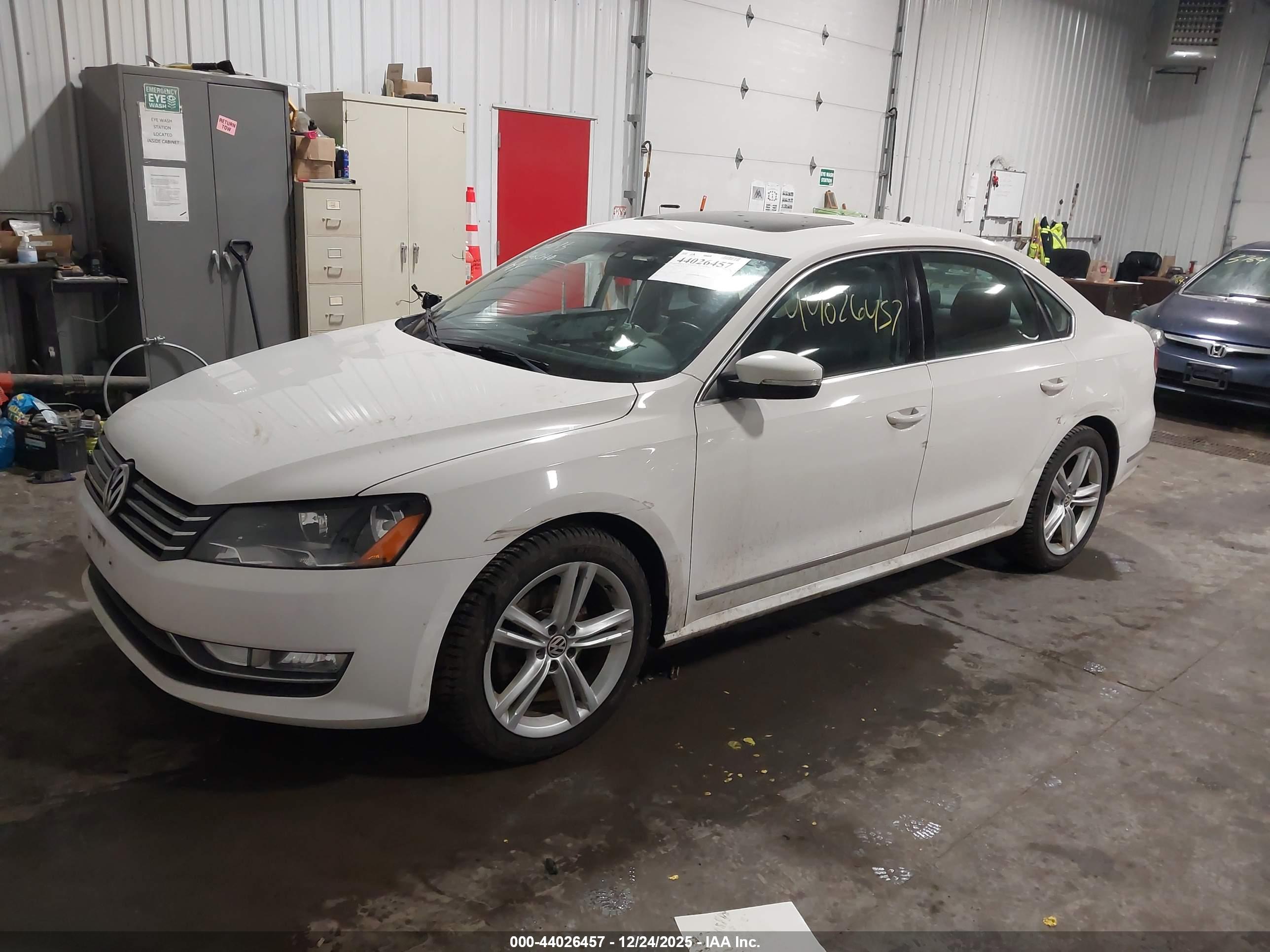 VOLKSWAGEN PASSAT image 2