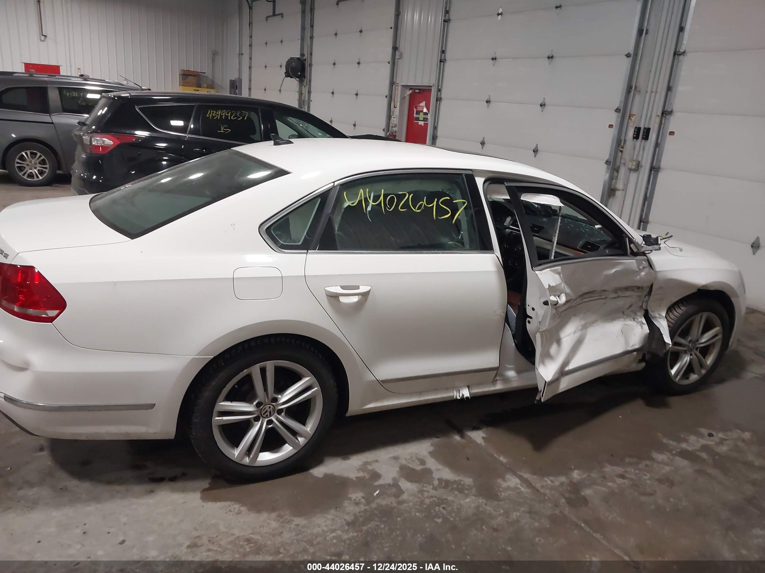 VOLKSWAGEN PASSAT image 6