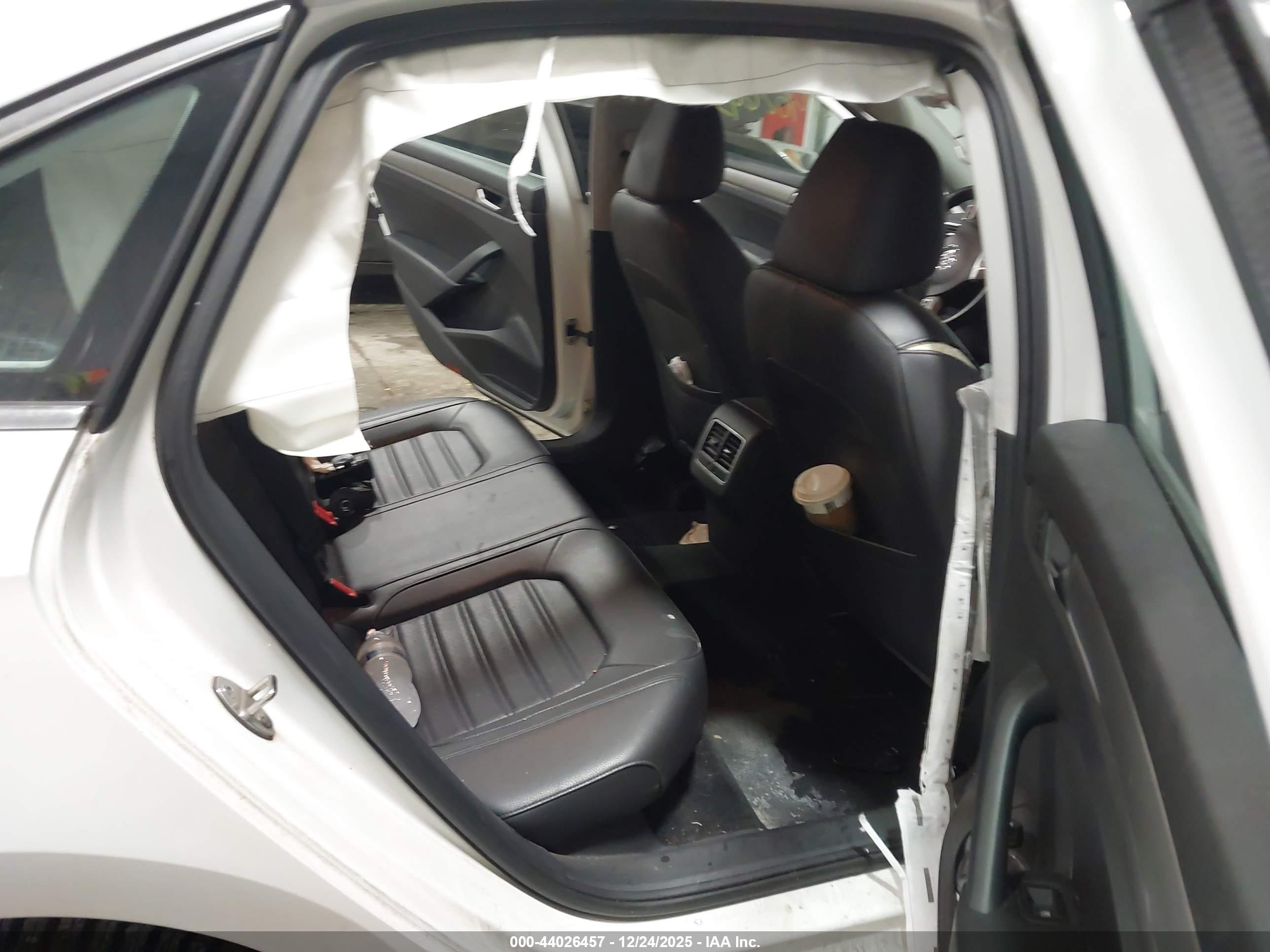 VOLKSWAGEN PASSAT image 8