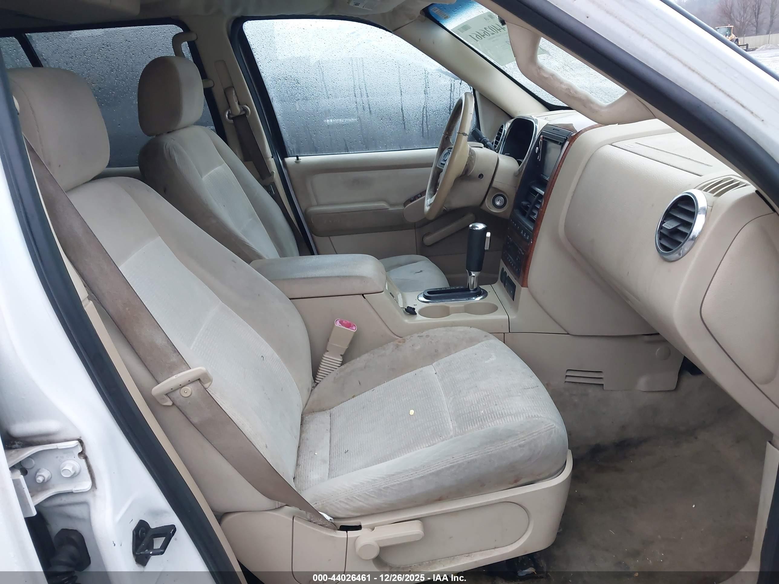 FORD EXPLORER image 5