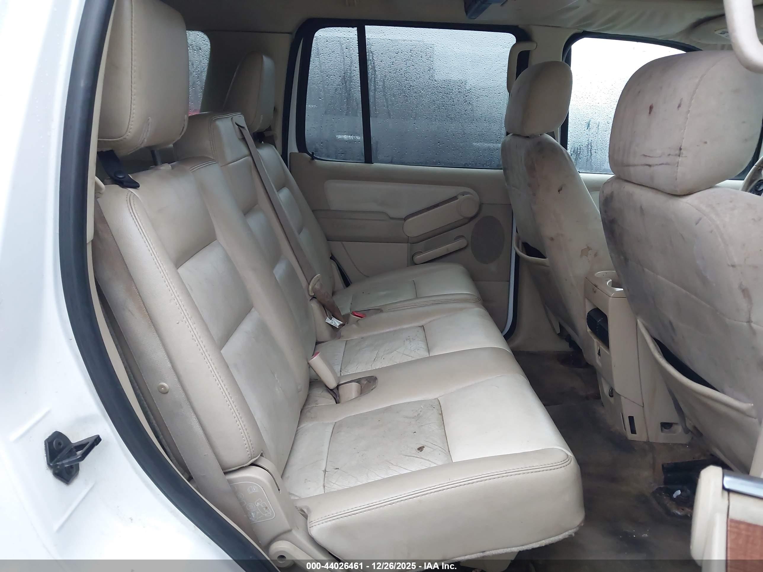 FORD EXPLORER image 8
