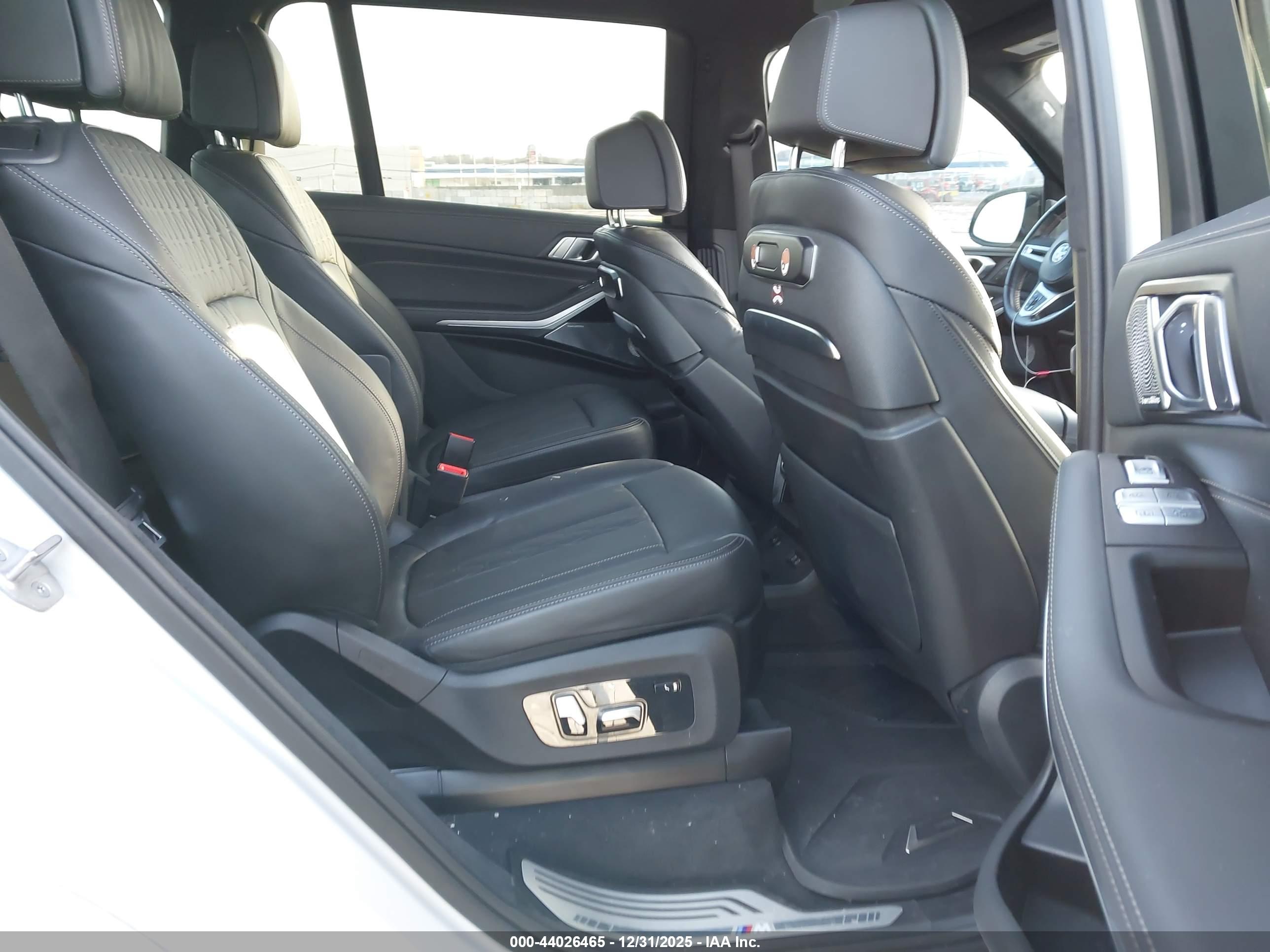 BMW X7 image 8