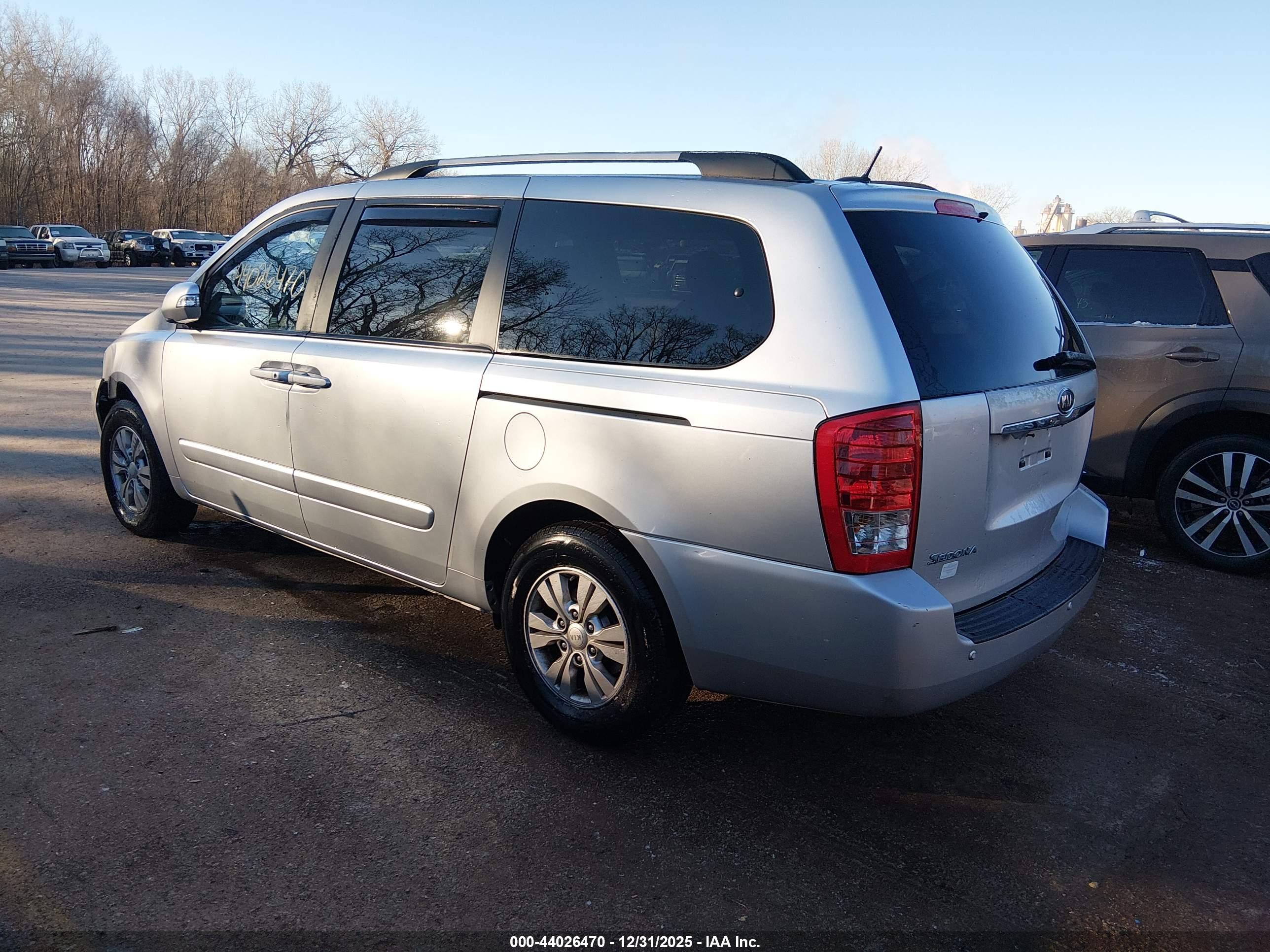 KIA SEDONA image 3