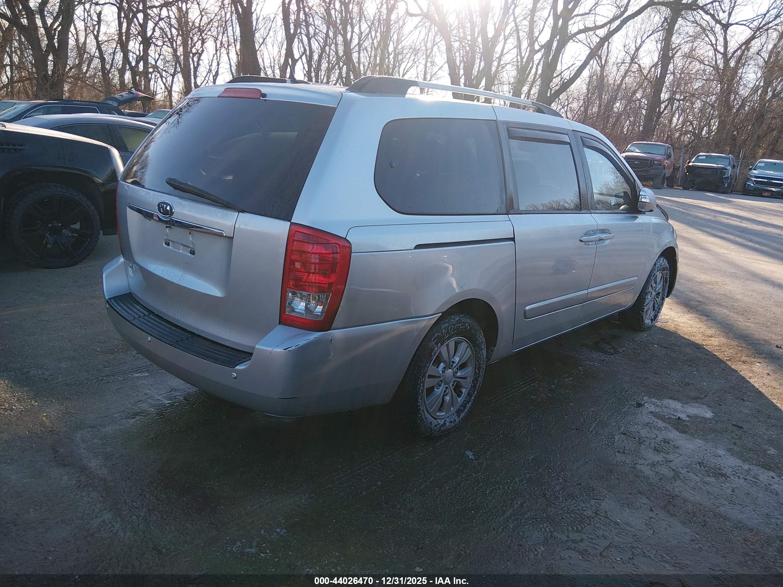 KIA SEDONA image 4