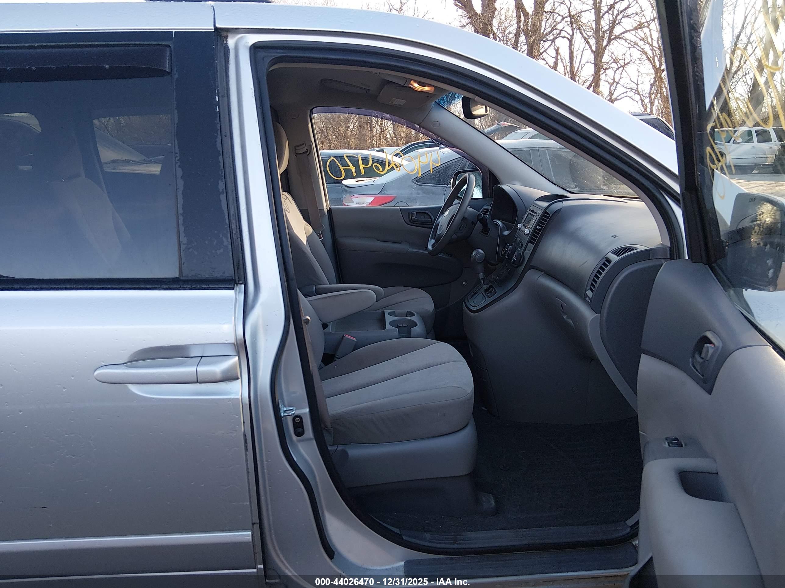 KIA SEDONA image 5