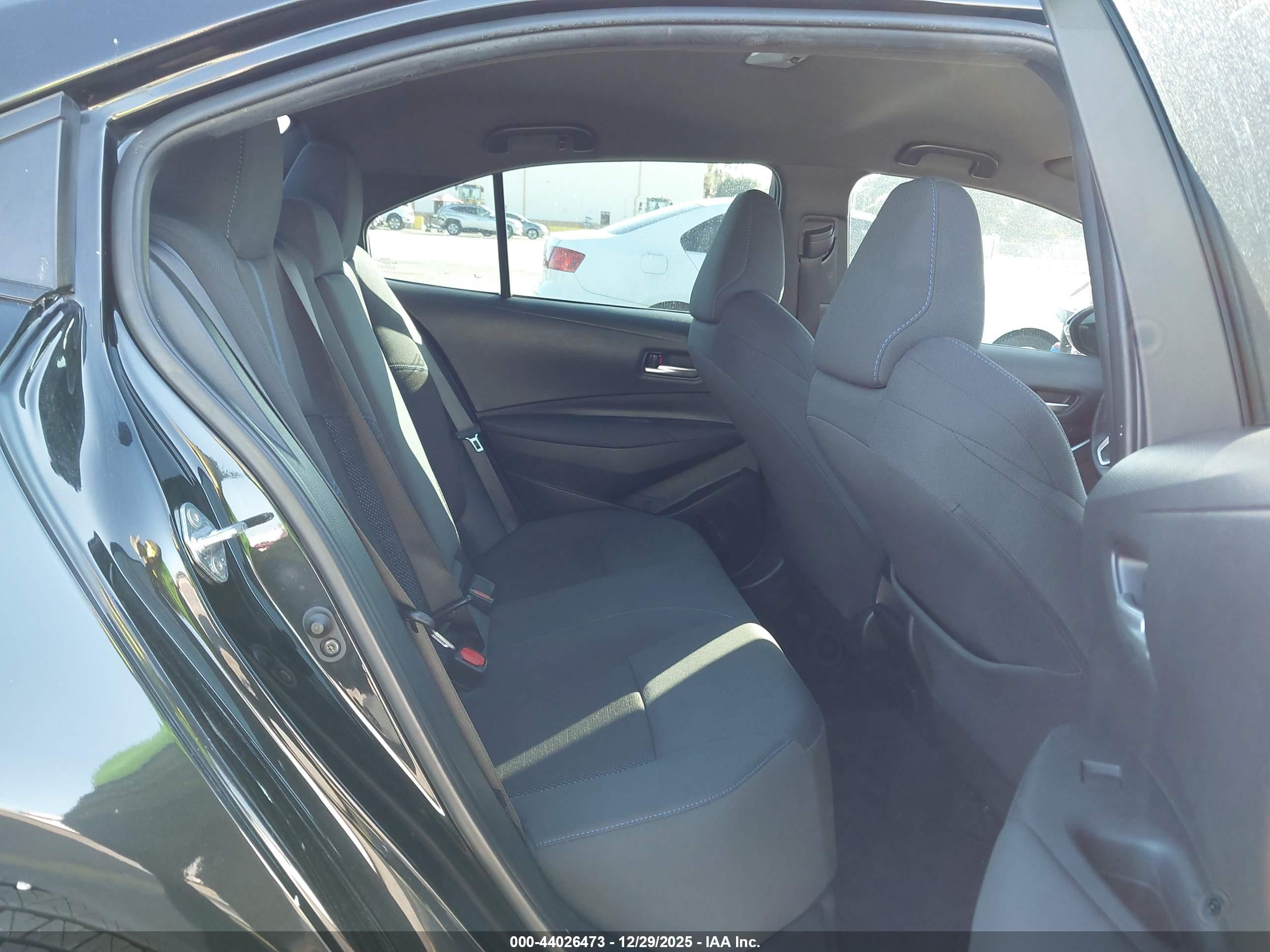 TOYOTA COROLLA image 8
