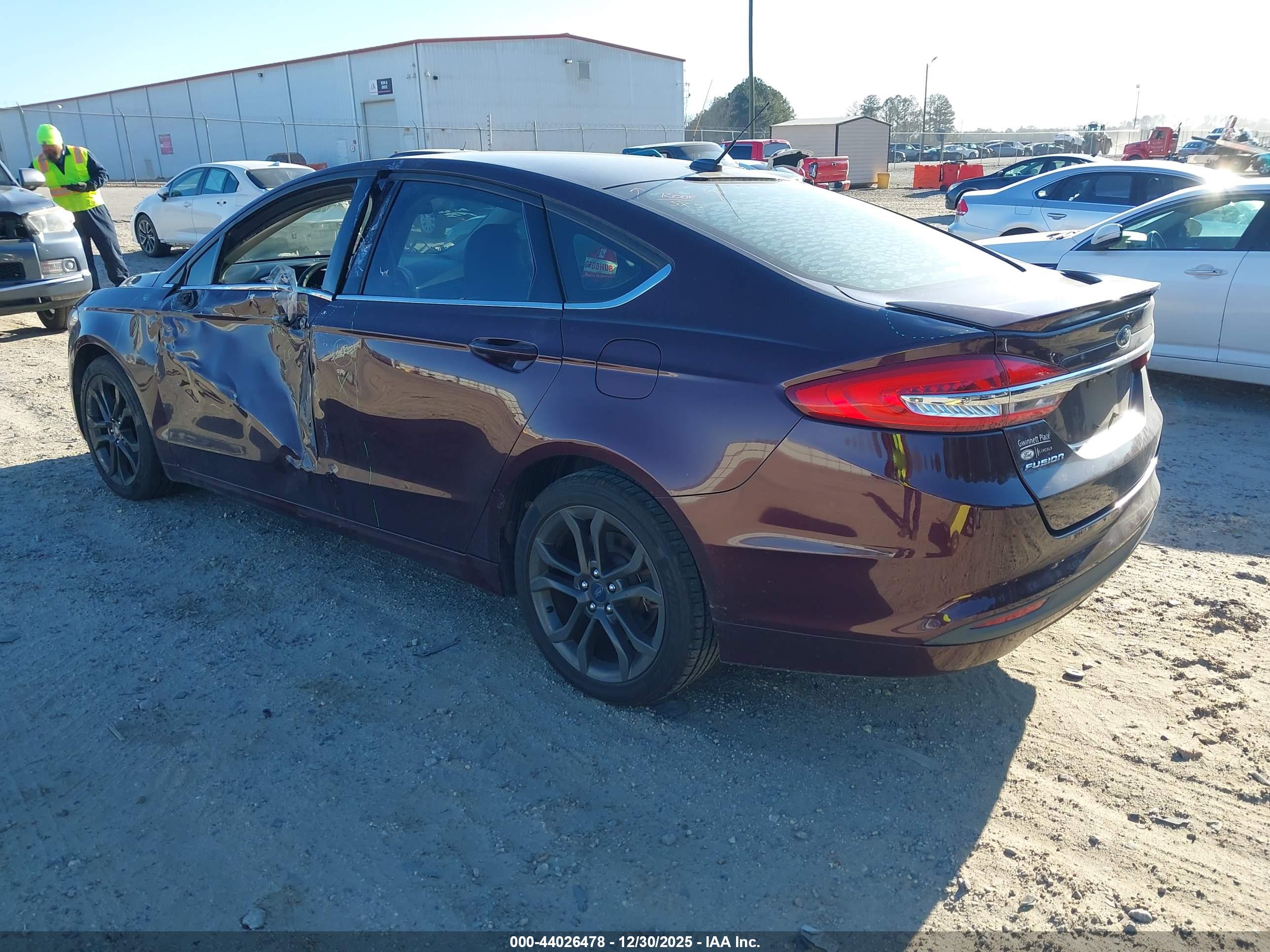 FORD FUSION image 3