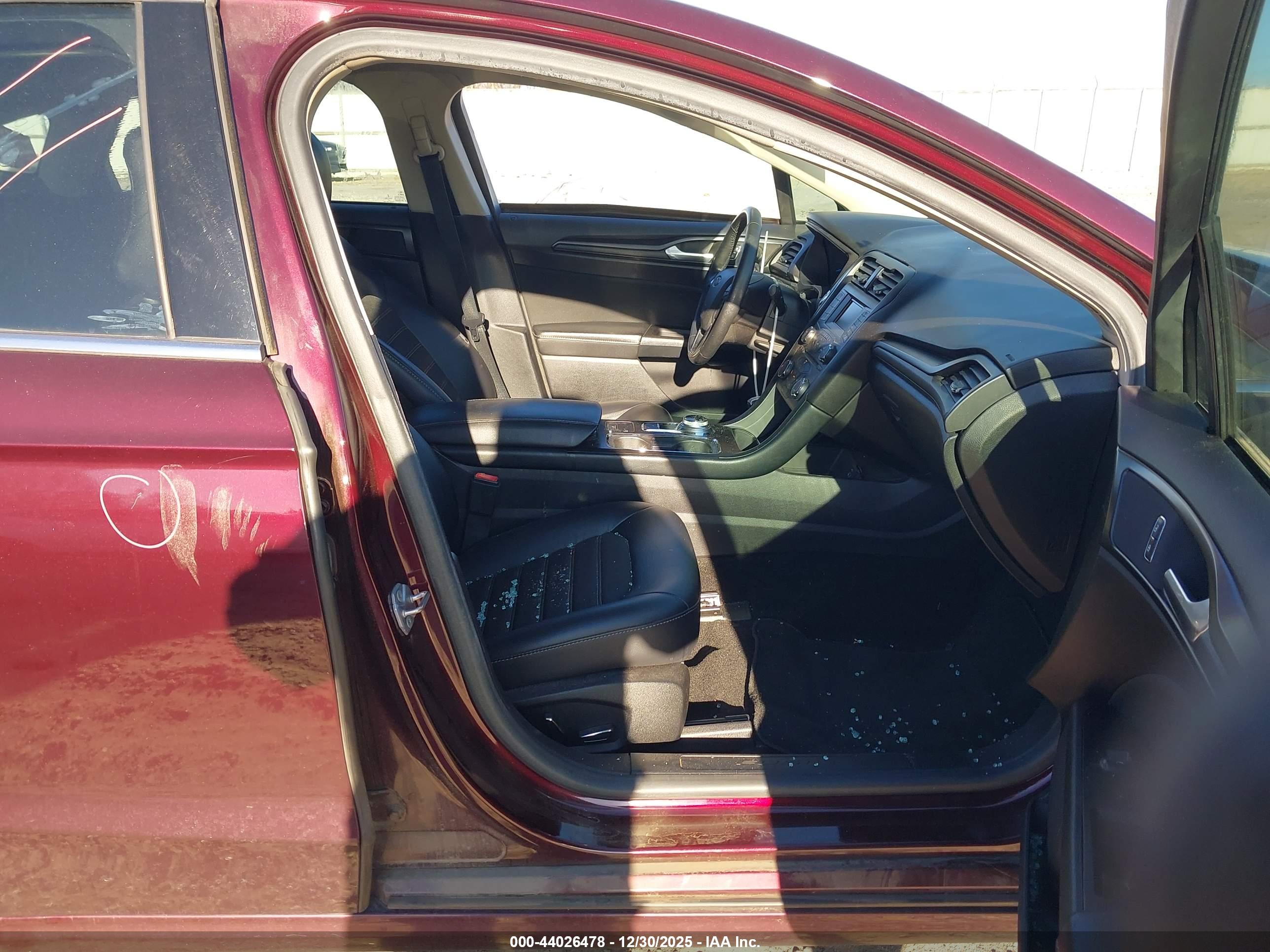 FORD FUSION image 5