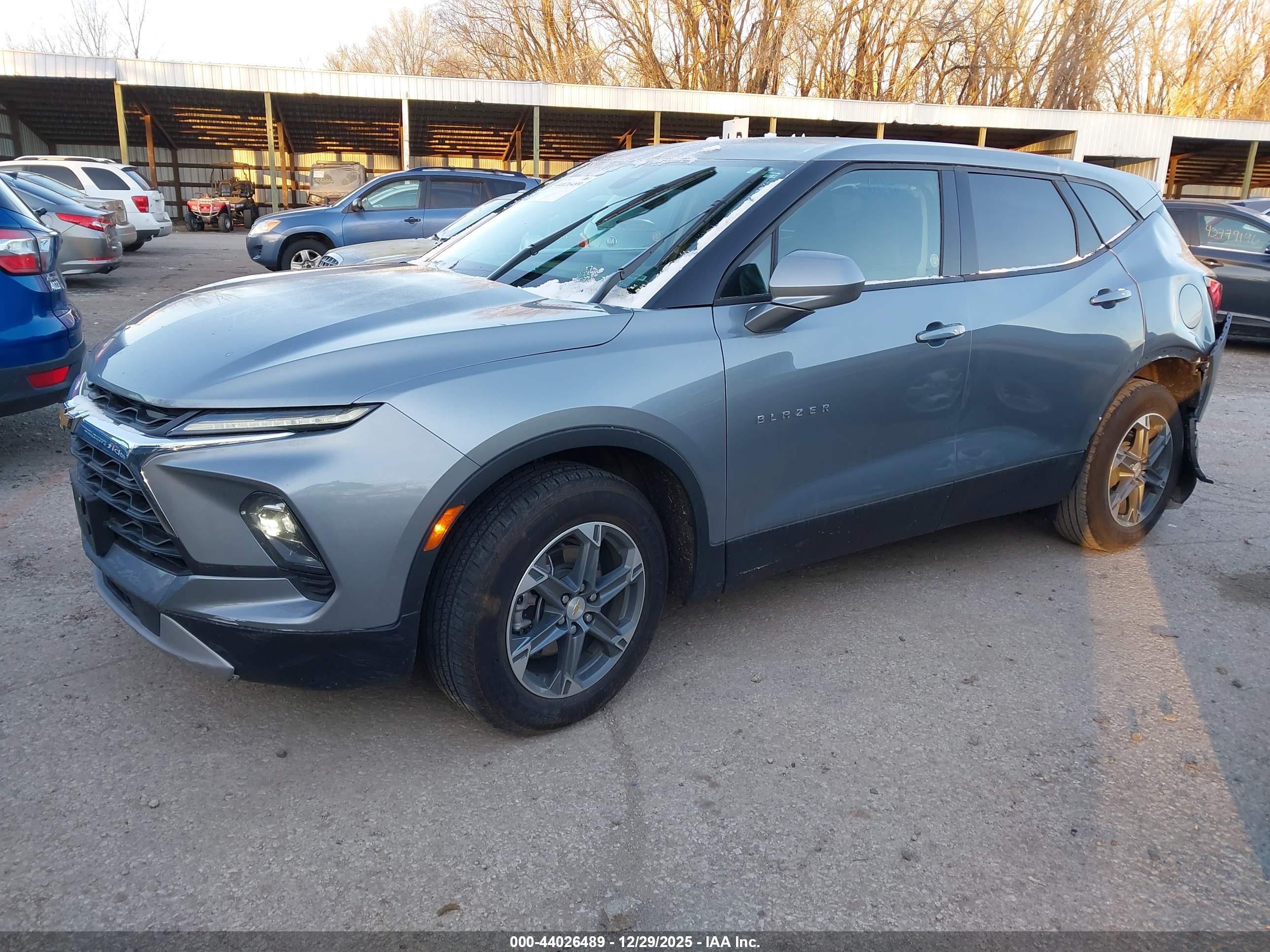 CHEVROLET BLAZER image 2