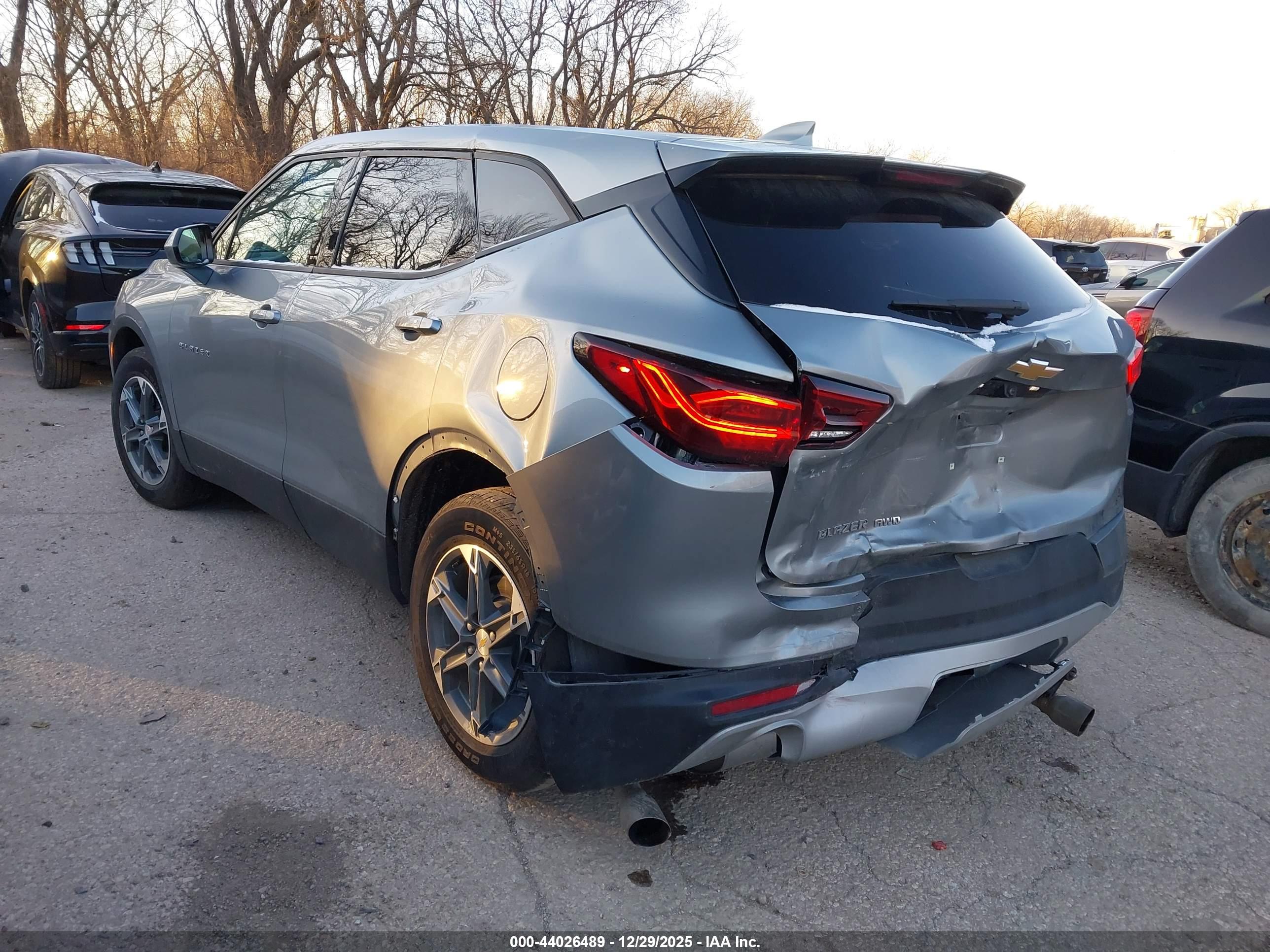 CHEVROLET BLAZER image 3