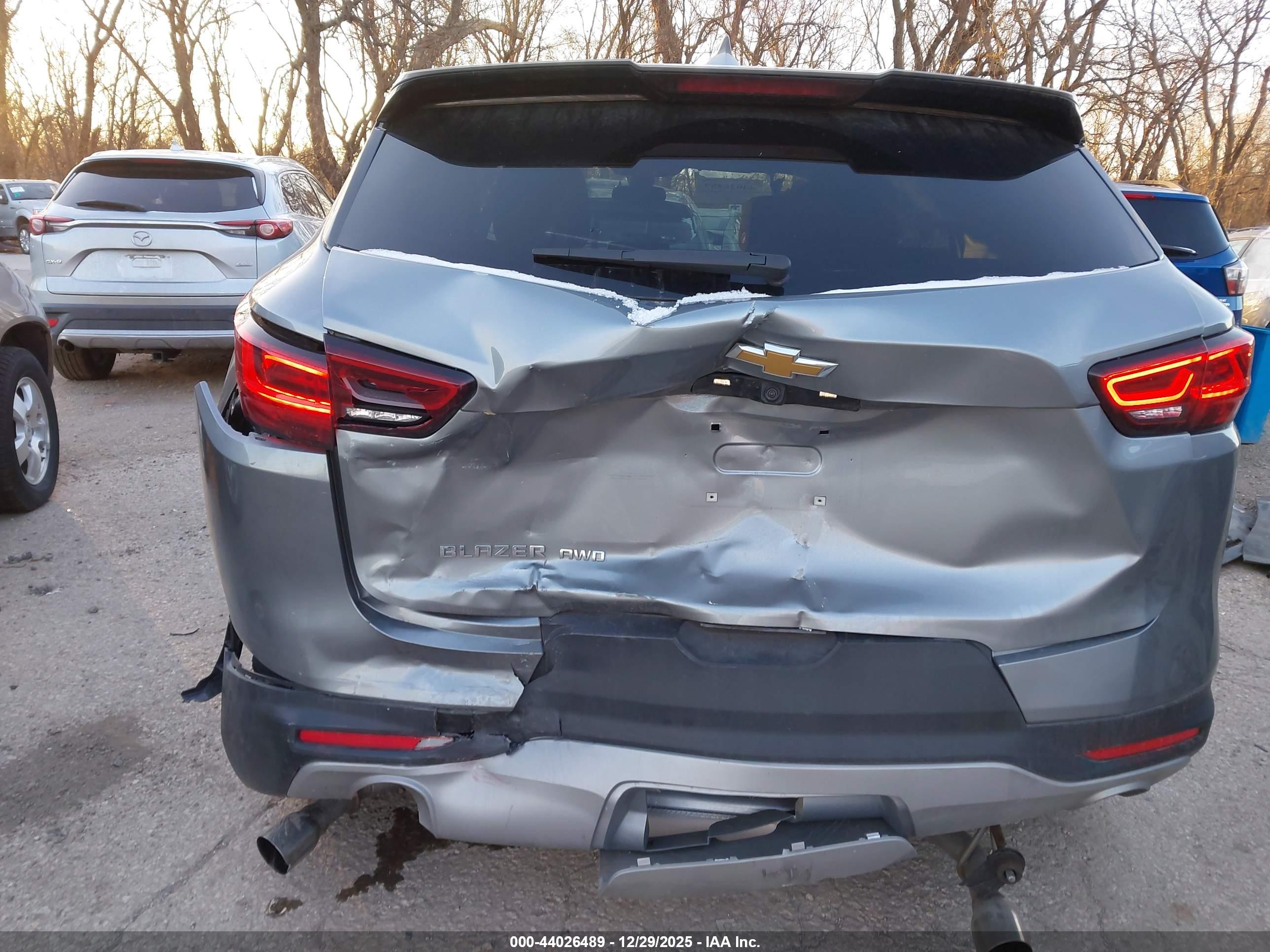CHEVROLET BLAZER image 6